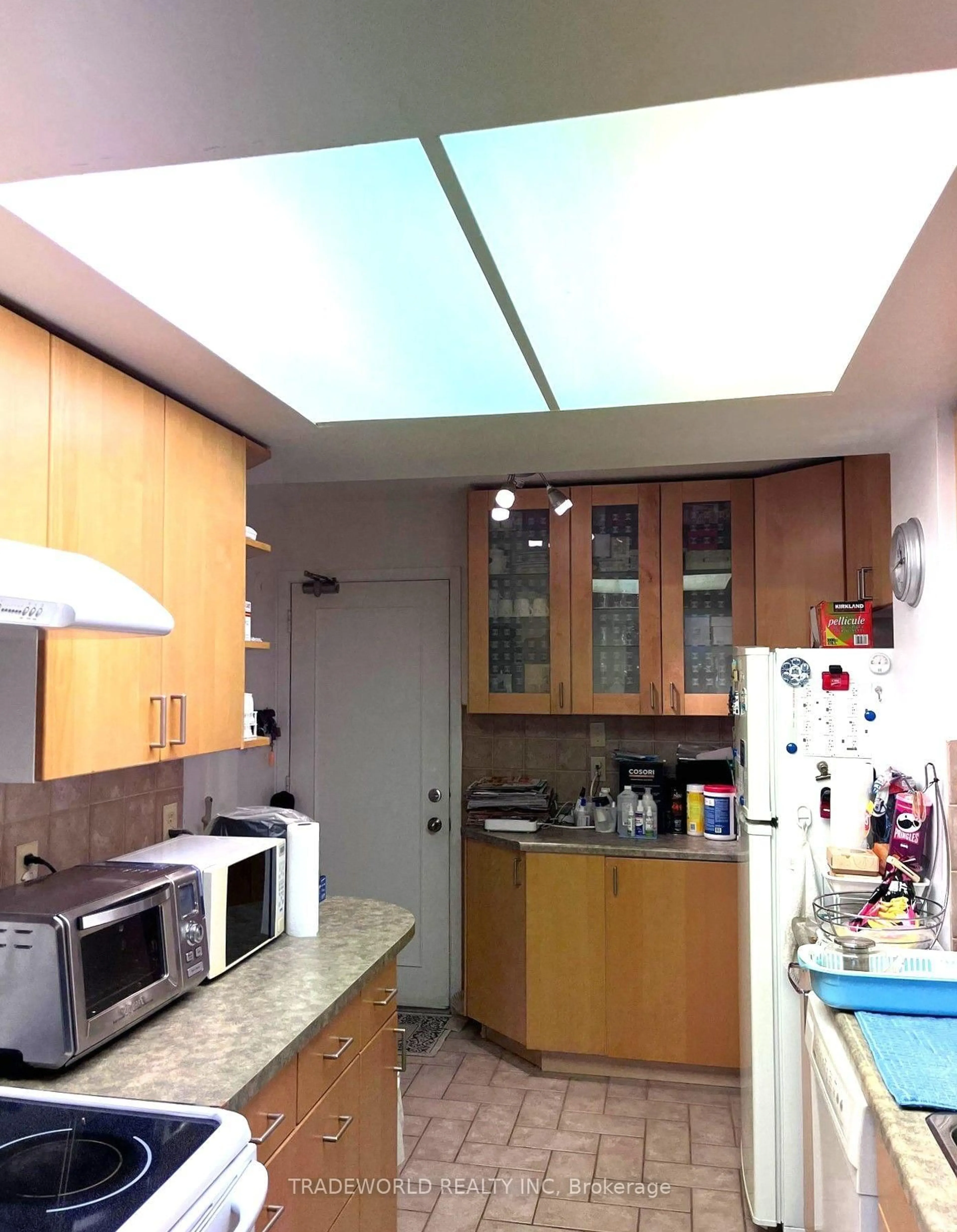 Standard kitchen, unknown for 122 Tamarack Dr, Markham Ontario L3T 4X4