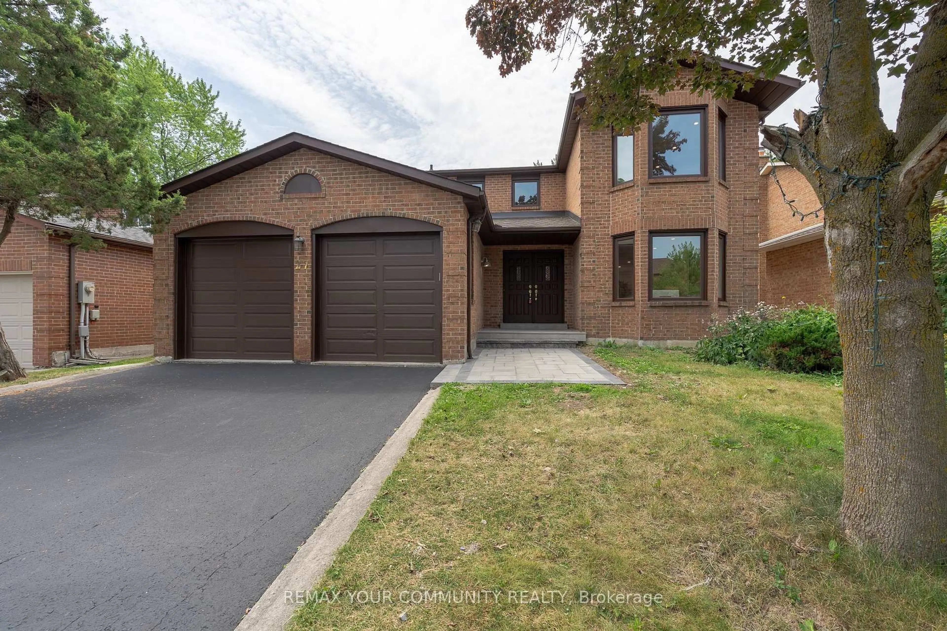 Home with brick exterior material, street for 27 Houseman Cres, Richmond Hill Ontario L4C 7S3
