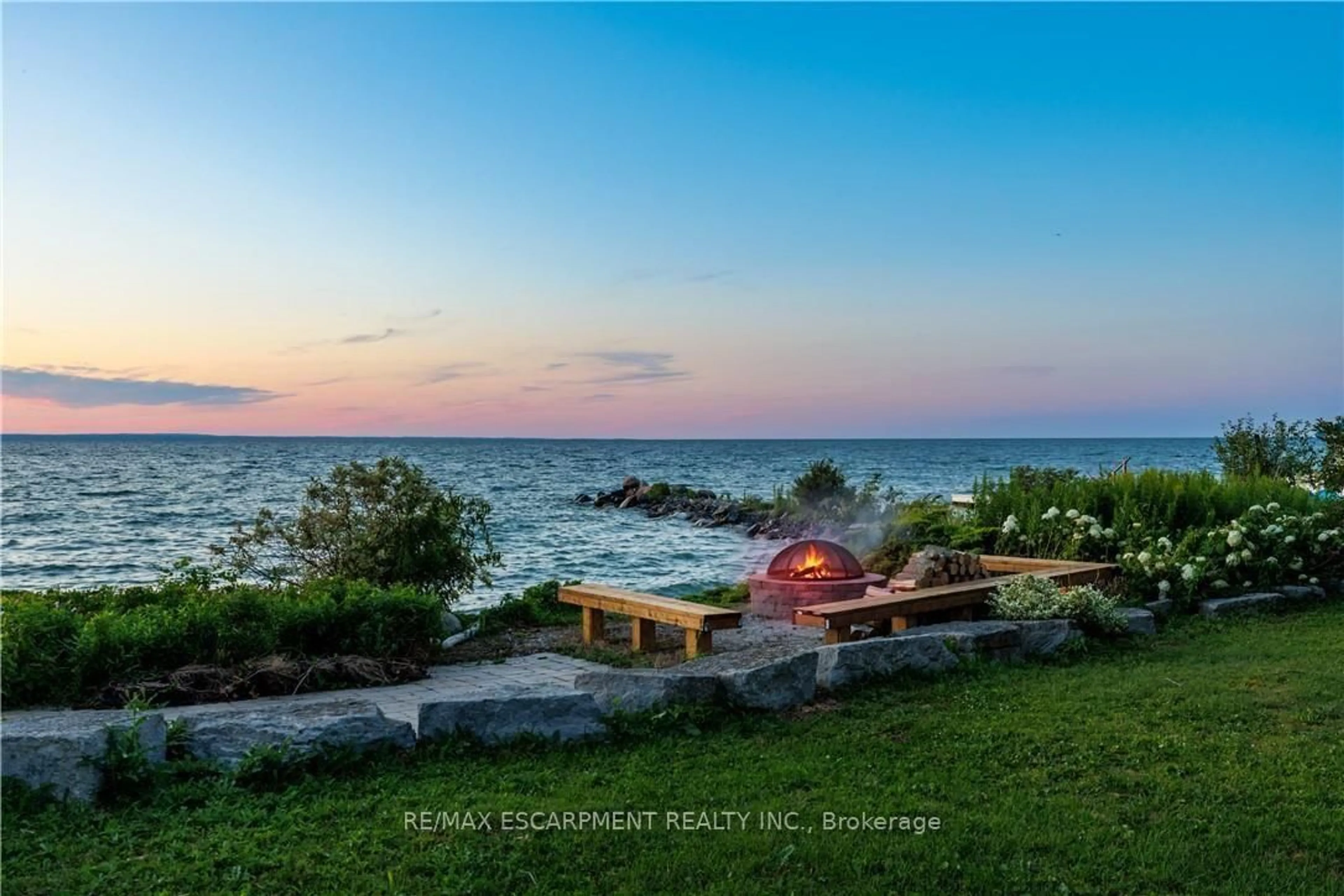 Patio, water/lake/river/ocean view for 144 LAKE Dr, Georgina Ontario L4P 3E9