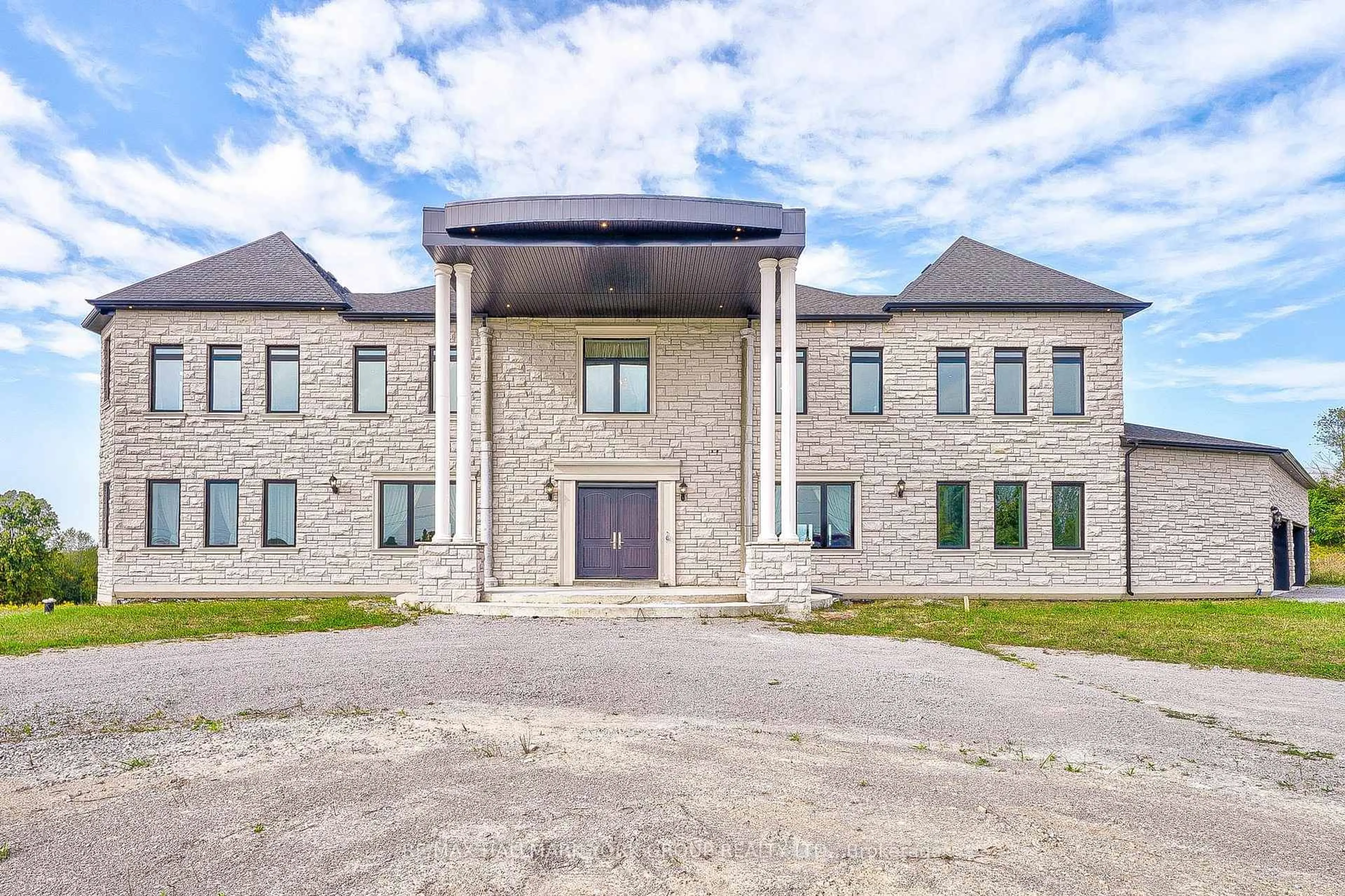 A pic from outside/outdoor area/front of a property/back of a property/a pic from drone, building for 6196 Ravenshoe Rd, Georgina Ontario L9P 1R2