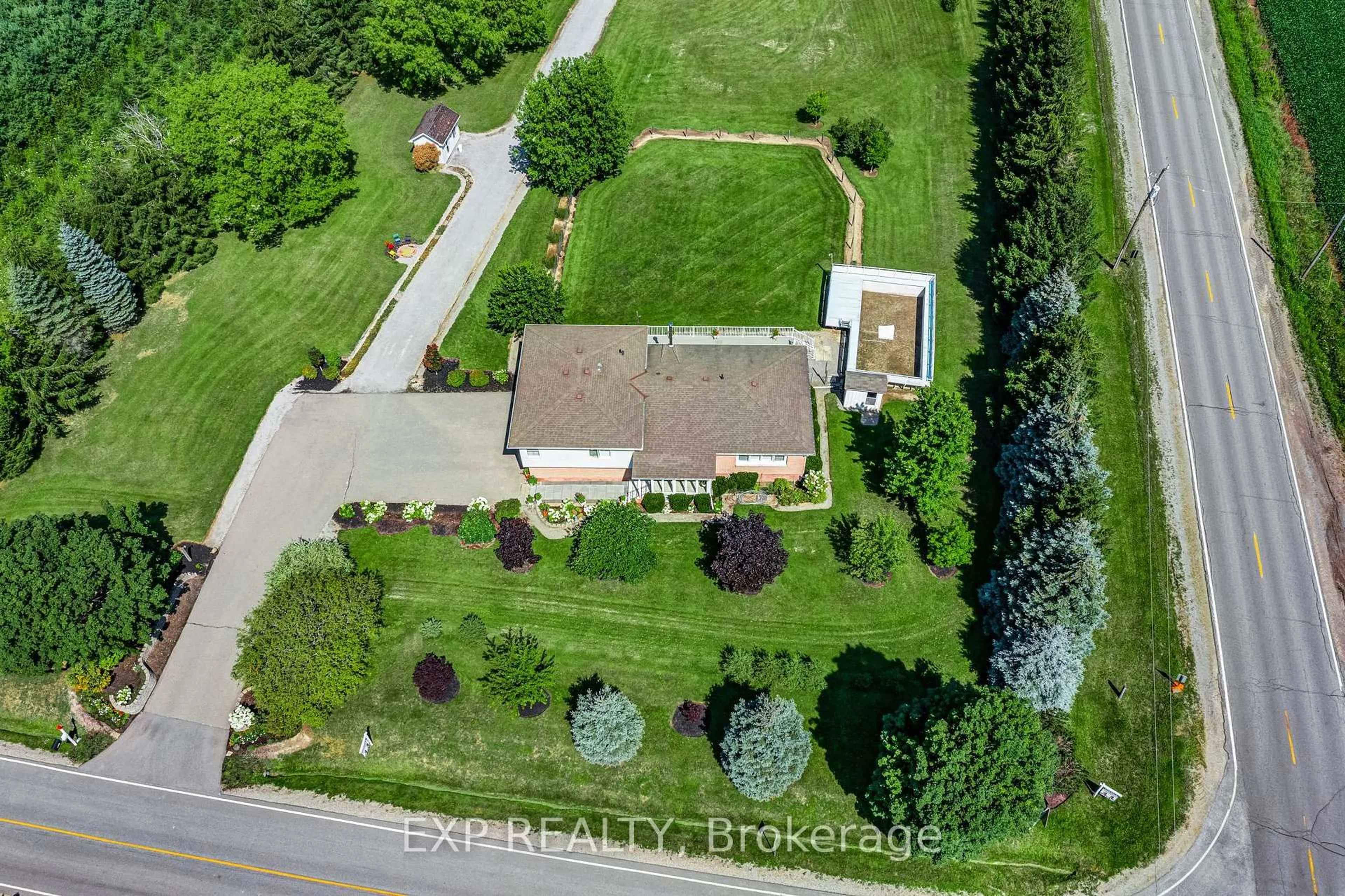 A pic from outside/outdoor area/front of a property/back of a property/a pic from drone, street for 6030 Doane Rd, East Gwillimbury Ontario L0G 1M0