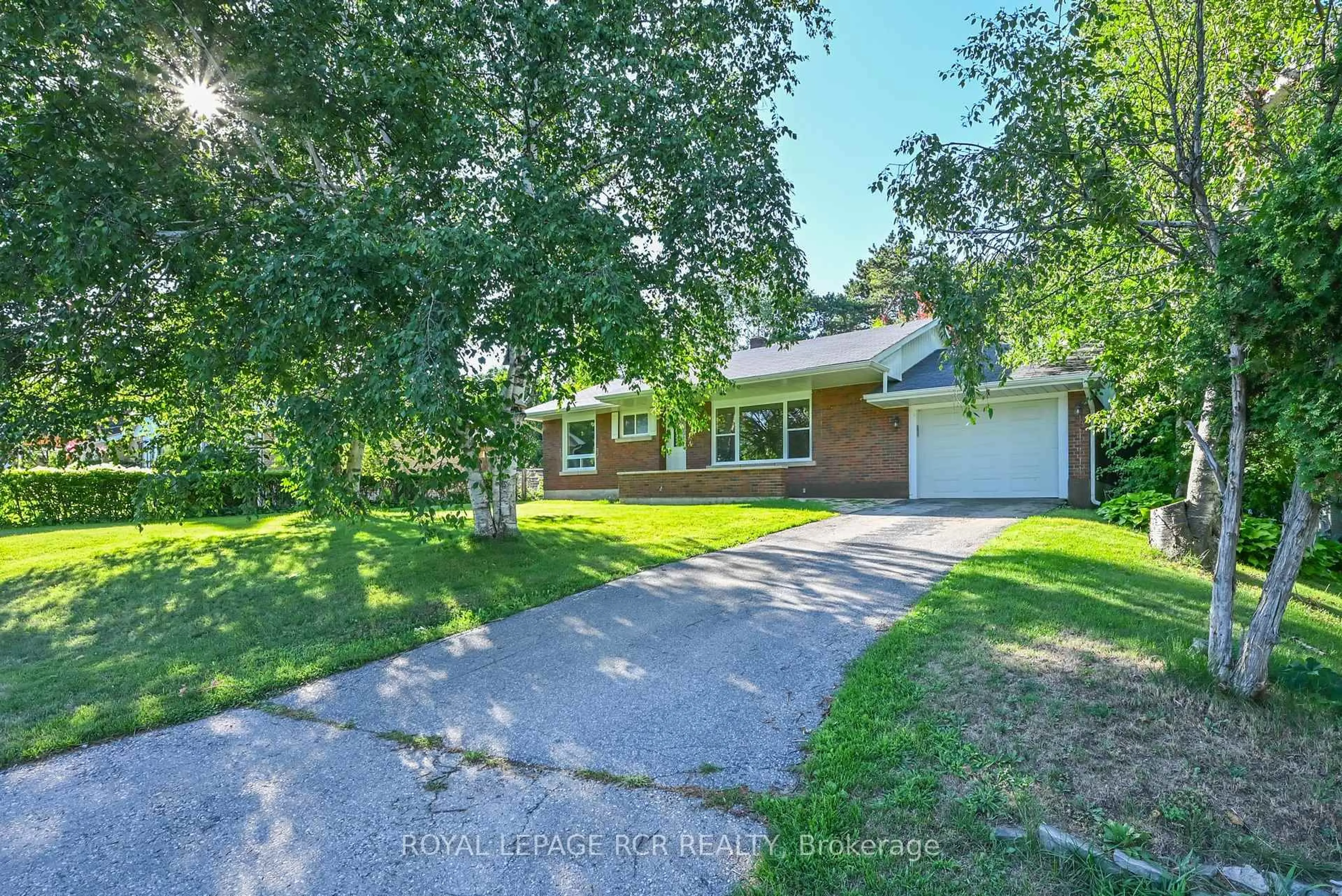 A pic from outside/outdoor area/front of a property/back of a property/a pic from drone, street for 18 Doner St, New Tecumseth Ontario L9R 1M6