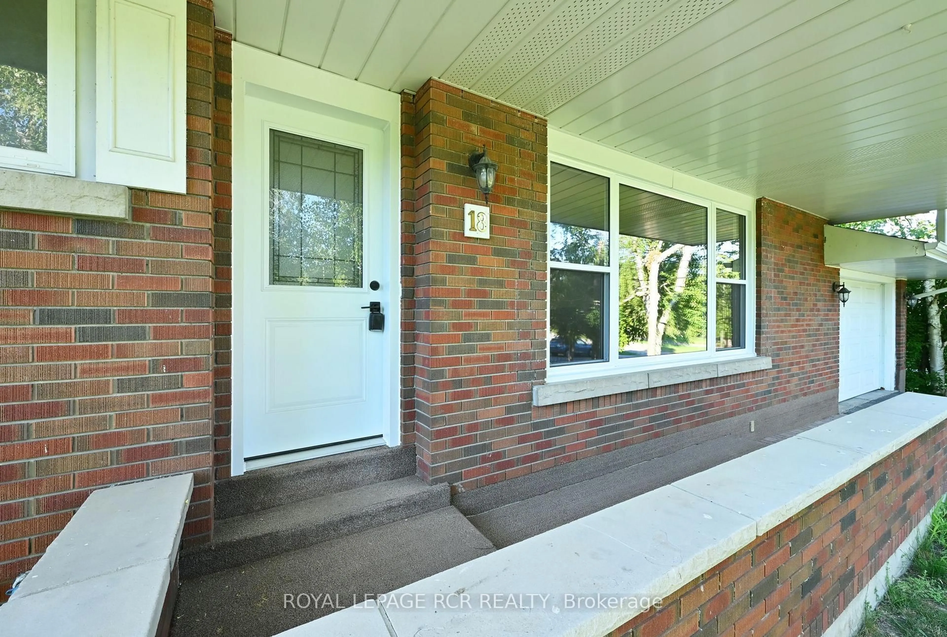 Unknown for 18 Doner St, New Tecumseth Ontario L9R 1M6