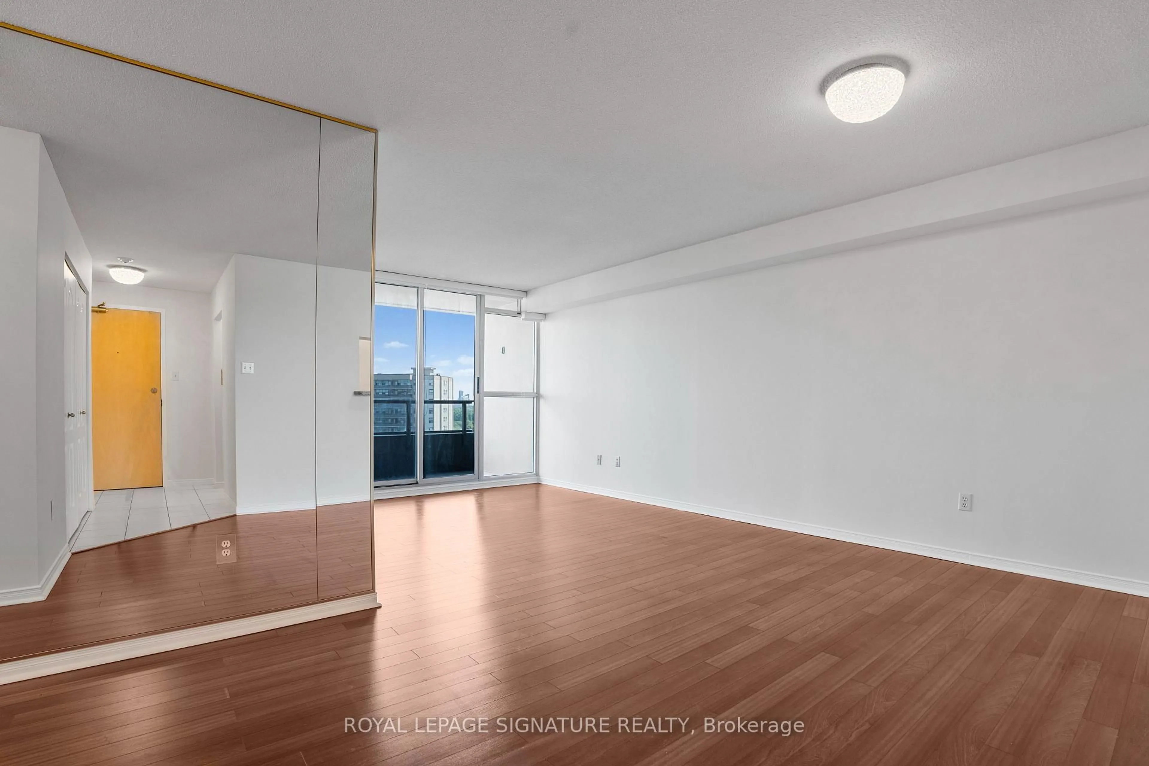 A pic of a room for 11 Townsgate Dr #1410, Vaughan Ontario L4J 8G4
