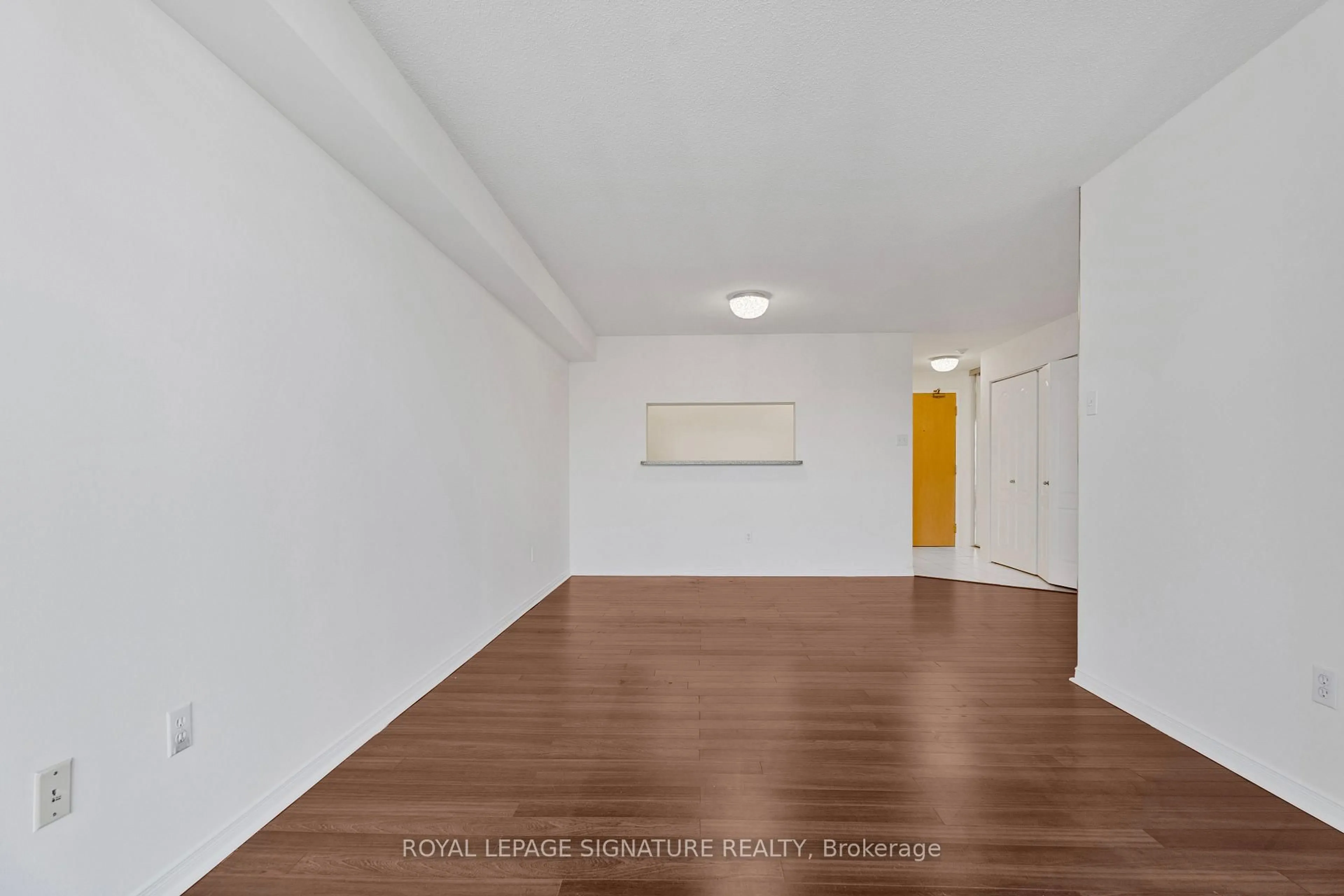 A pic of a room for 11 Townsgate Dr #1410, Vaughan Ontario L4J 8G4