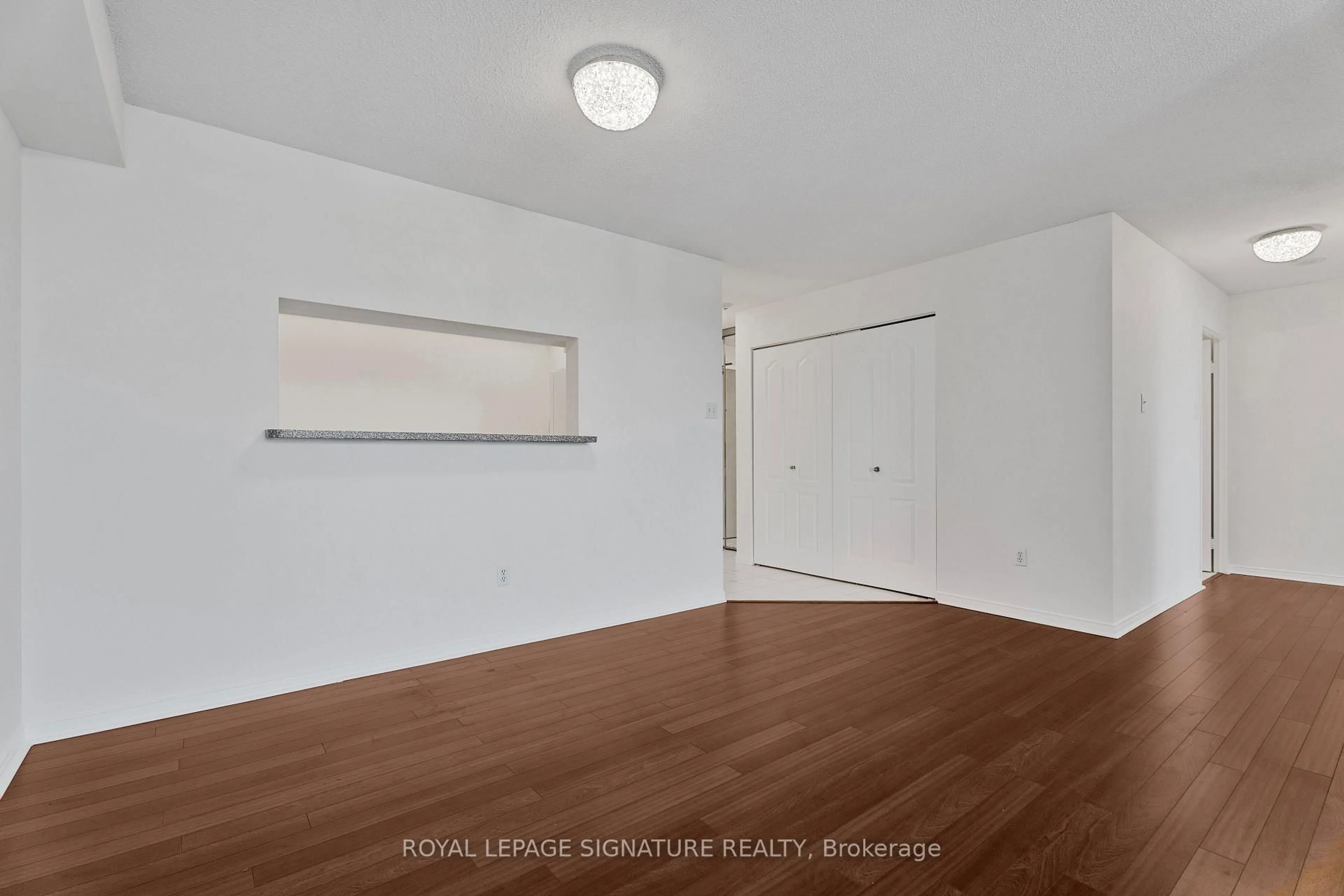 A pic of a room for 11 Townsgate Dr #1410, Vaughan Ontario L4J 8G4