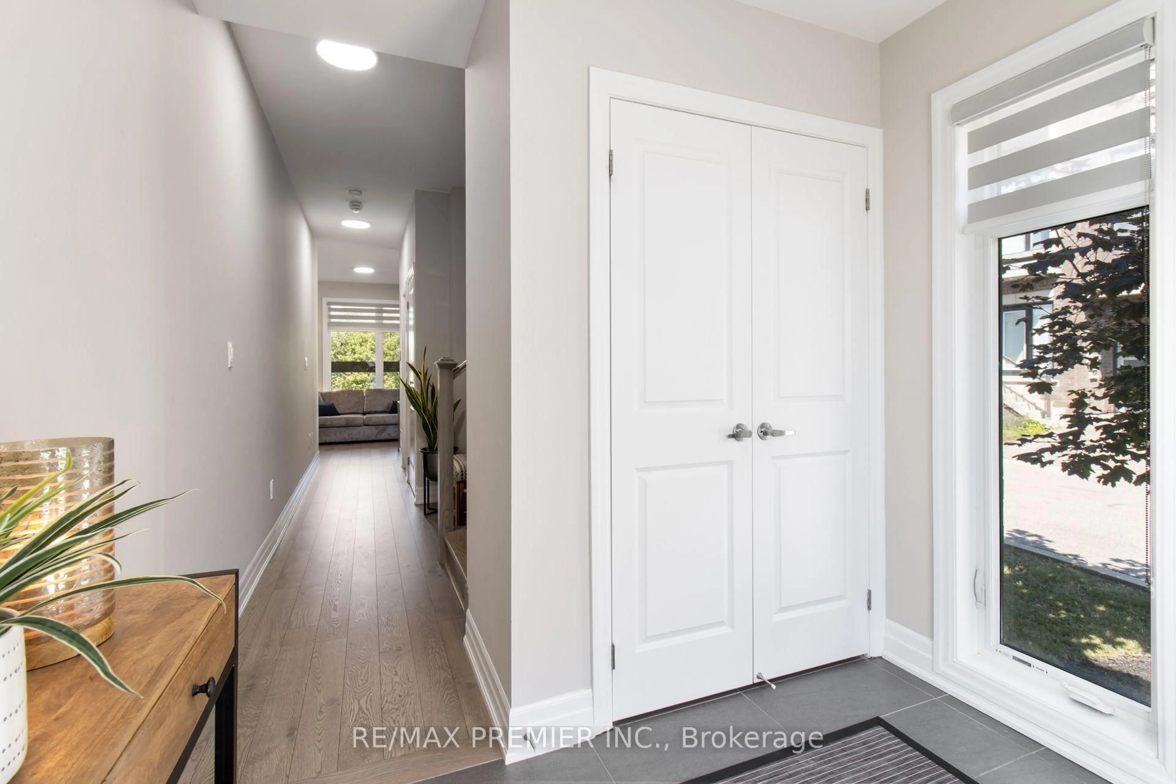 Indoor entryway for 2 Gaddi Way, Vaughan Ontario L4L 2S2