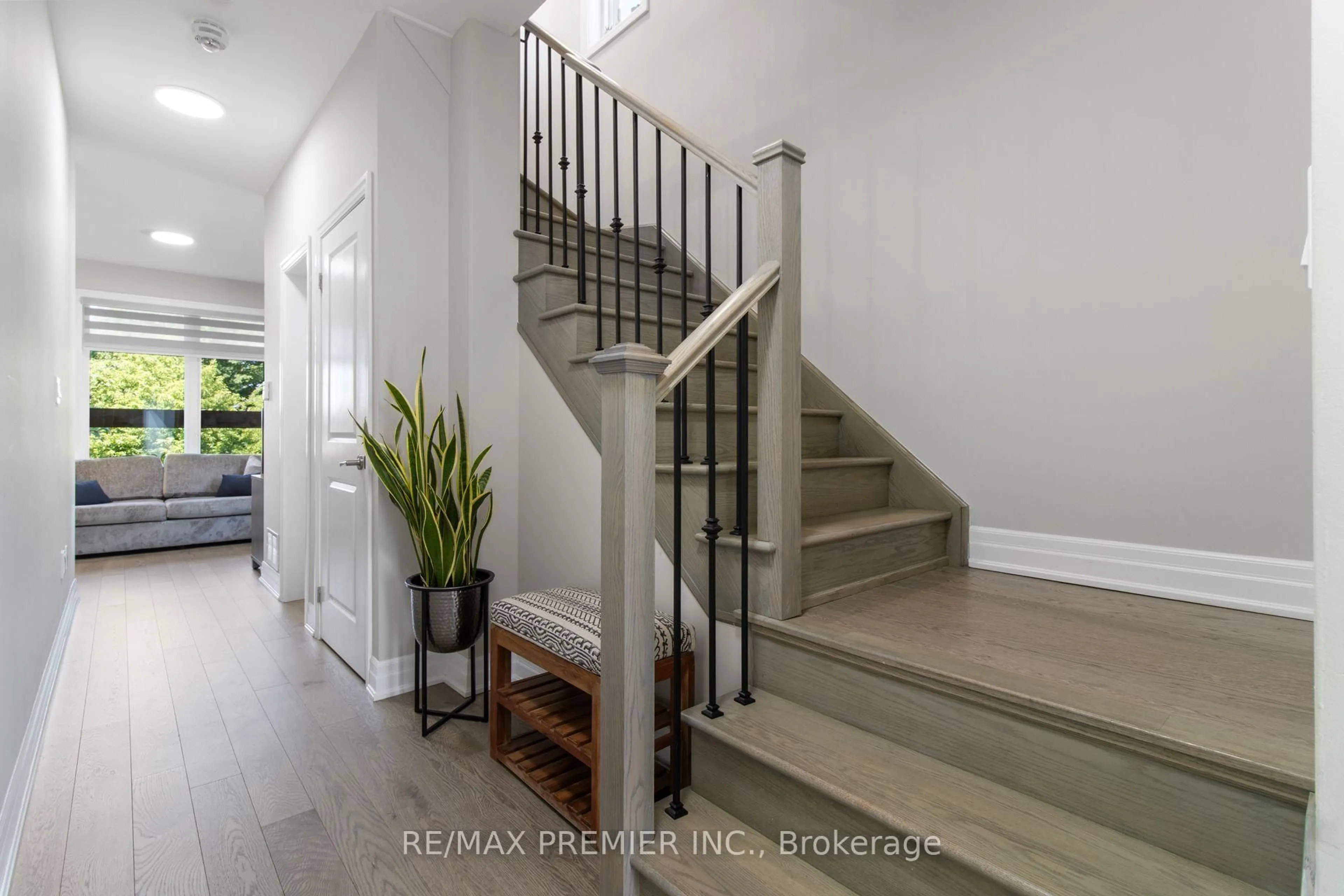 Indoor entryway for 2 Gaddi Way, Vaughan Ontario L4L 2S2