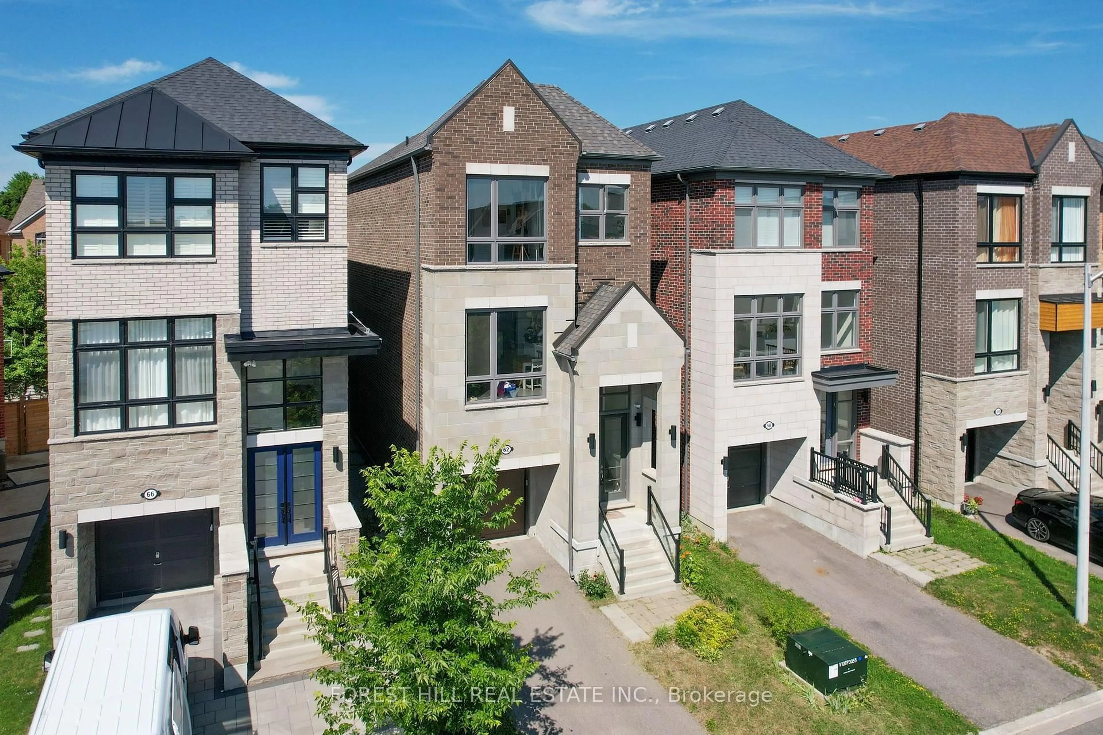 A pic from outside/outdoor area/front of a property/back of a property/a pic from drone, street for 62 Hesperus Rd, Vaughan Ontario L4J 0K3