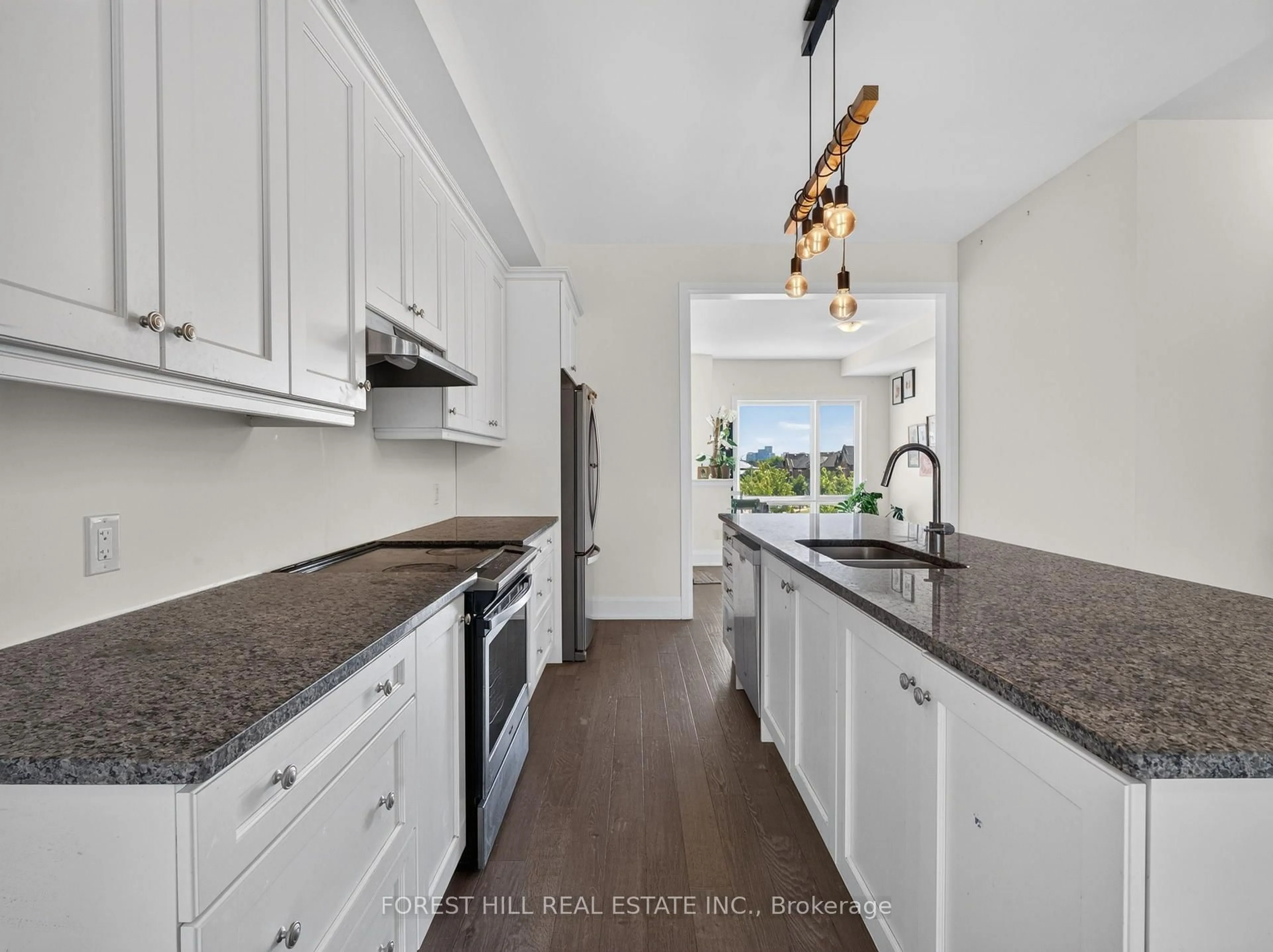 Open concept kitchen, ceramic/tile floor for 62 Hesperus Rd, Vaughan Ontario L4J 0K3