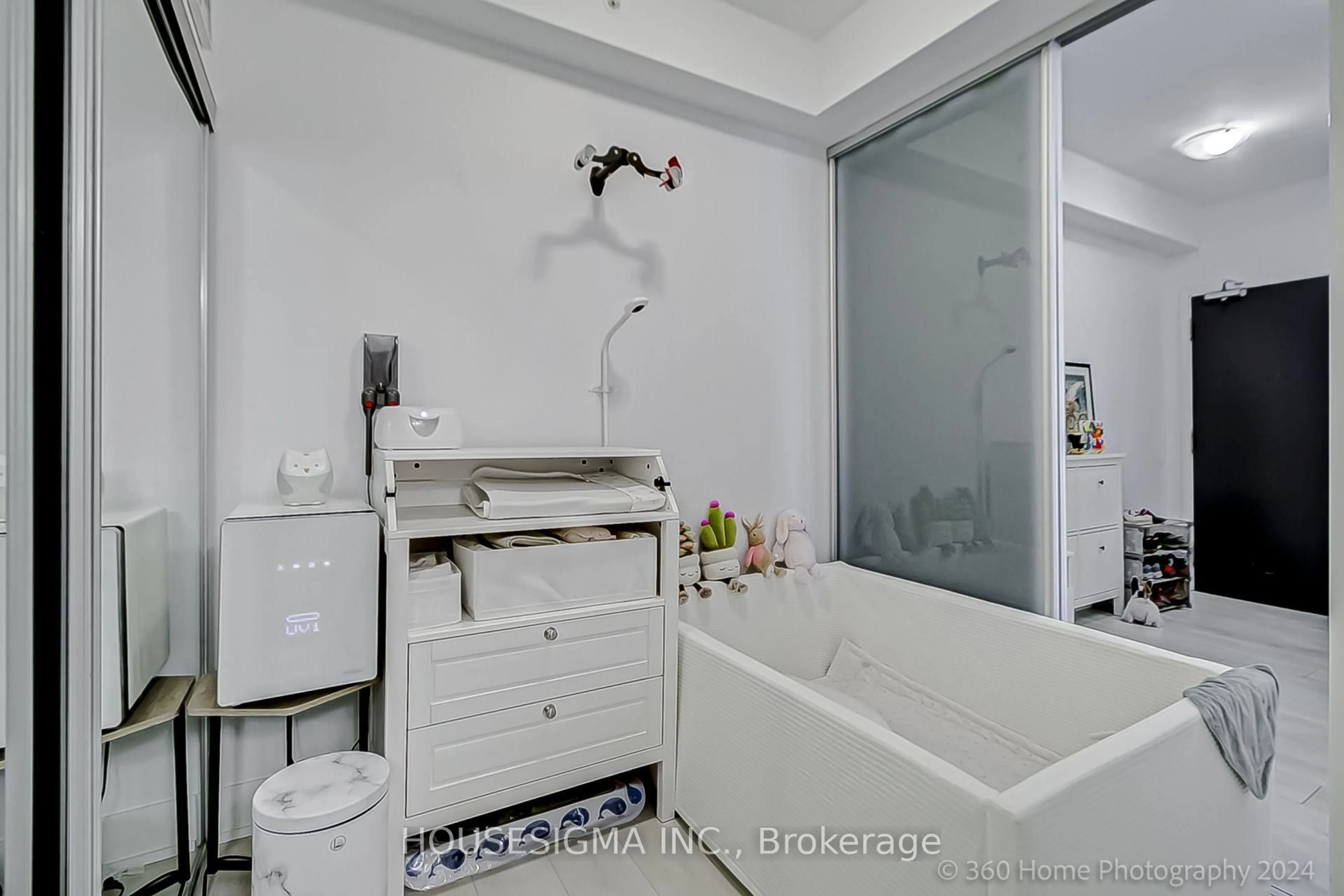 Standard bathroom, unknown for 2916 Highway 7 Rd #3105, Vaughan Ontario L4K 0K6