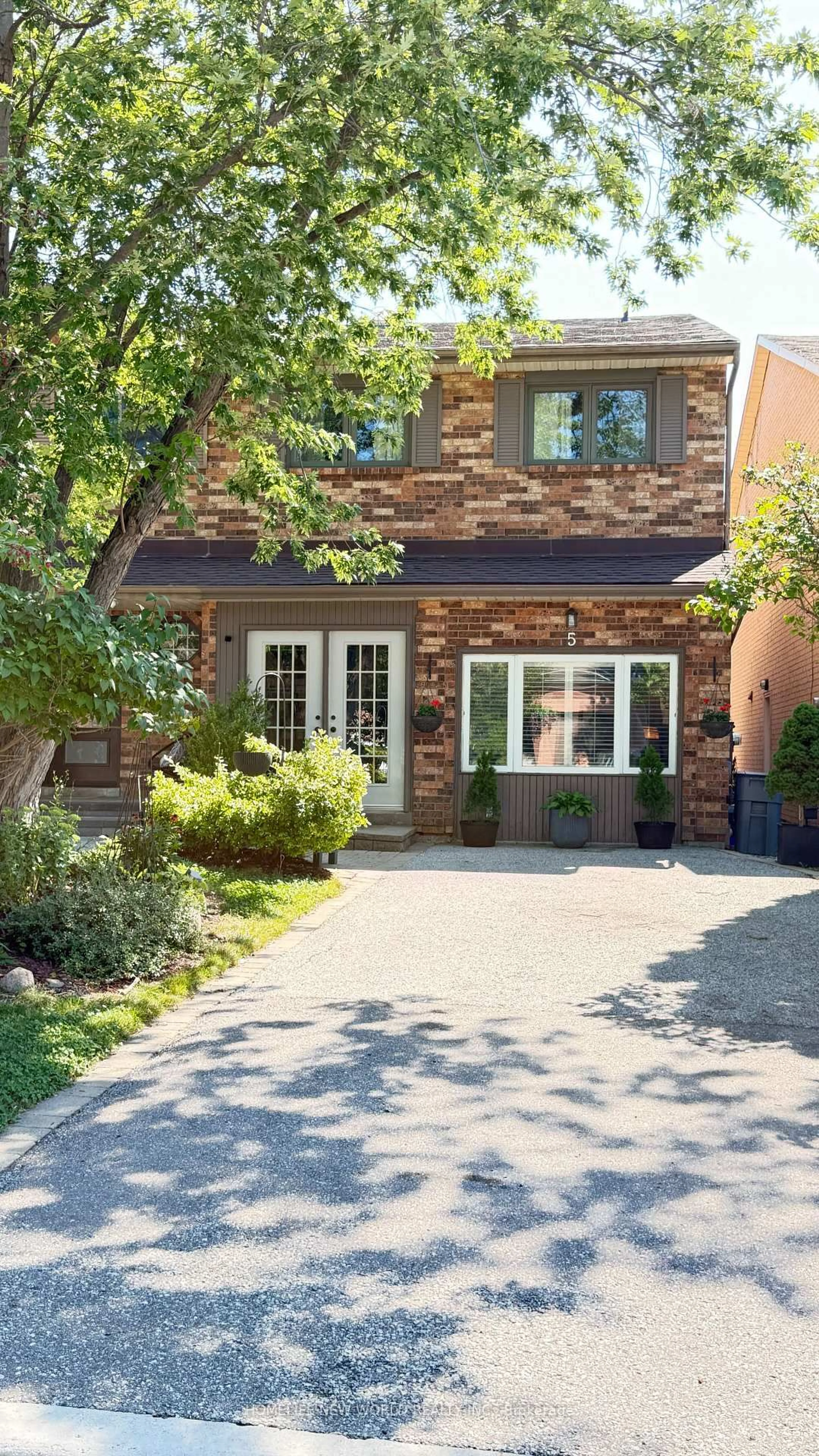 Home with brick exterior material, street for 5 Doral Gate, Markham Ontario L3T 7K6