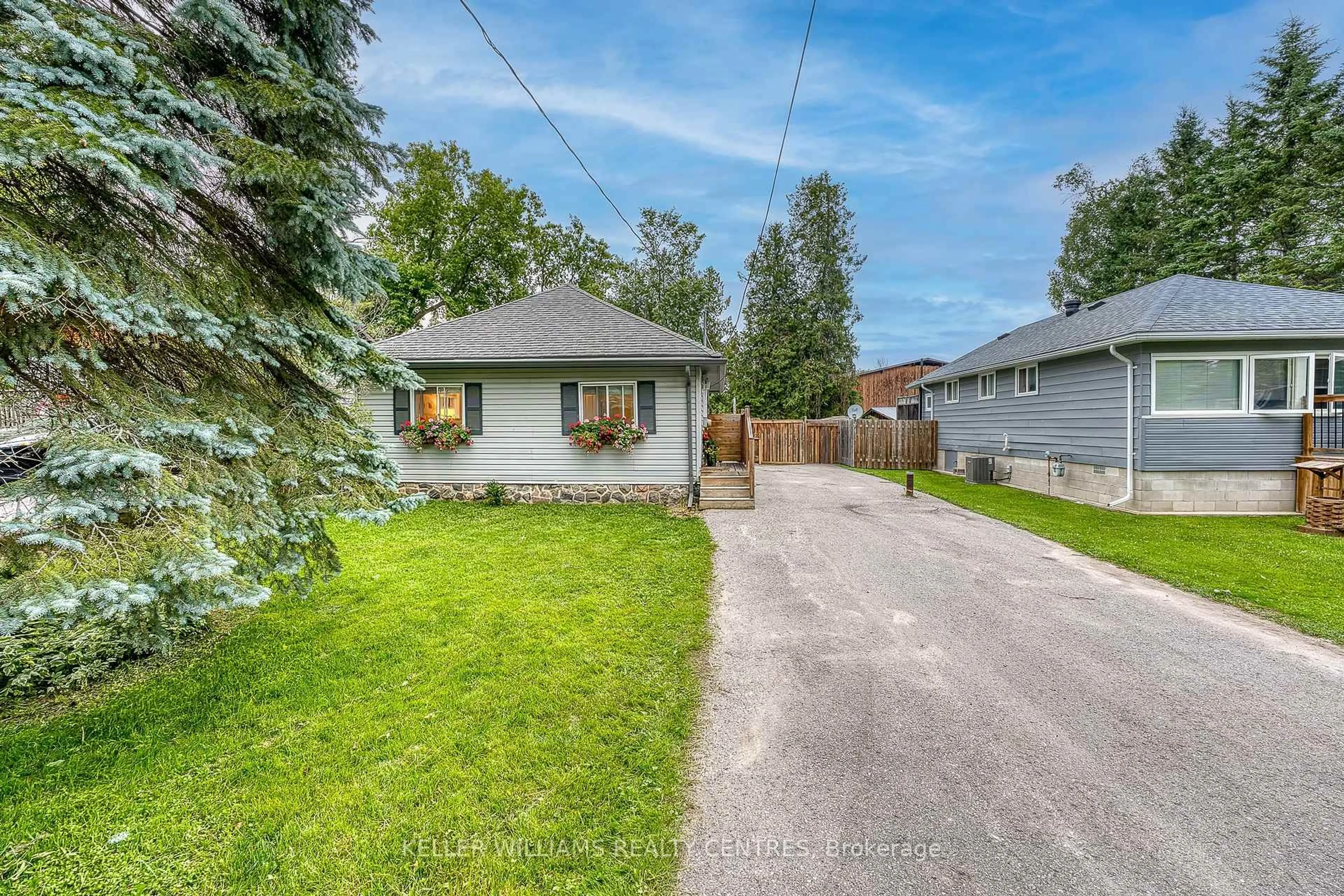 A pic from outside/outdoor area/front of a property/back of a property/a pic from drone, street for 1152 Stoney Point Rd, Innisfil Ontario L0L 1W0