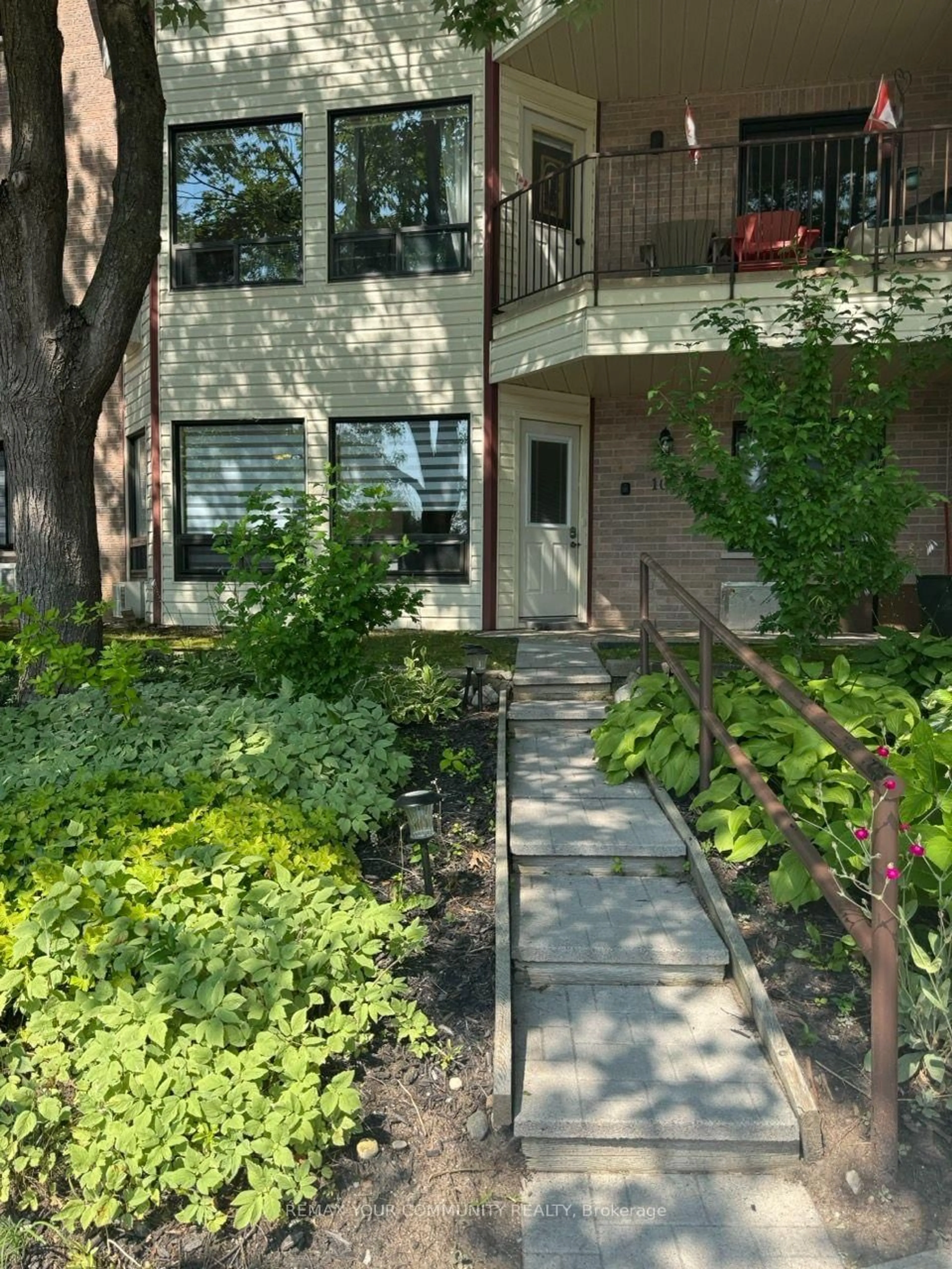 Unknown for 111 Grew Blvd #104, Georgina Ontario L0E 1R0