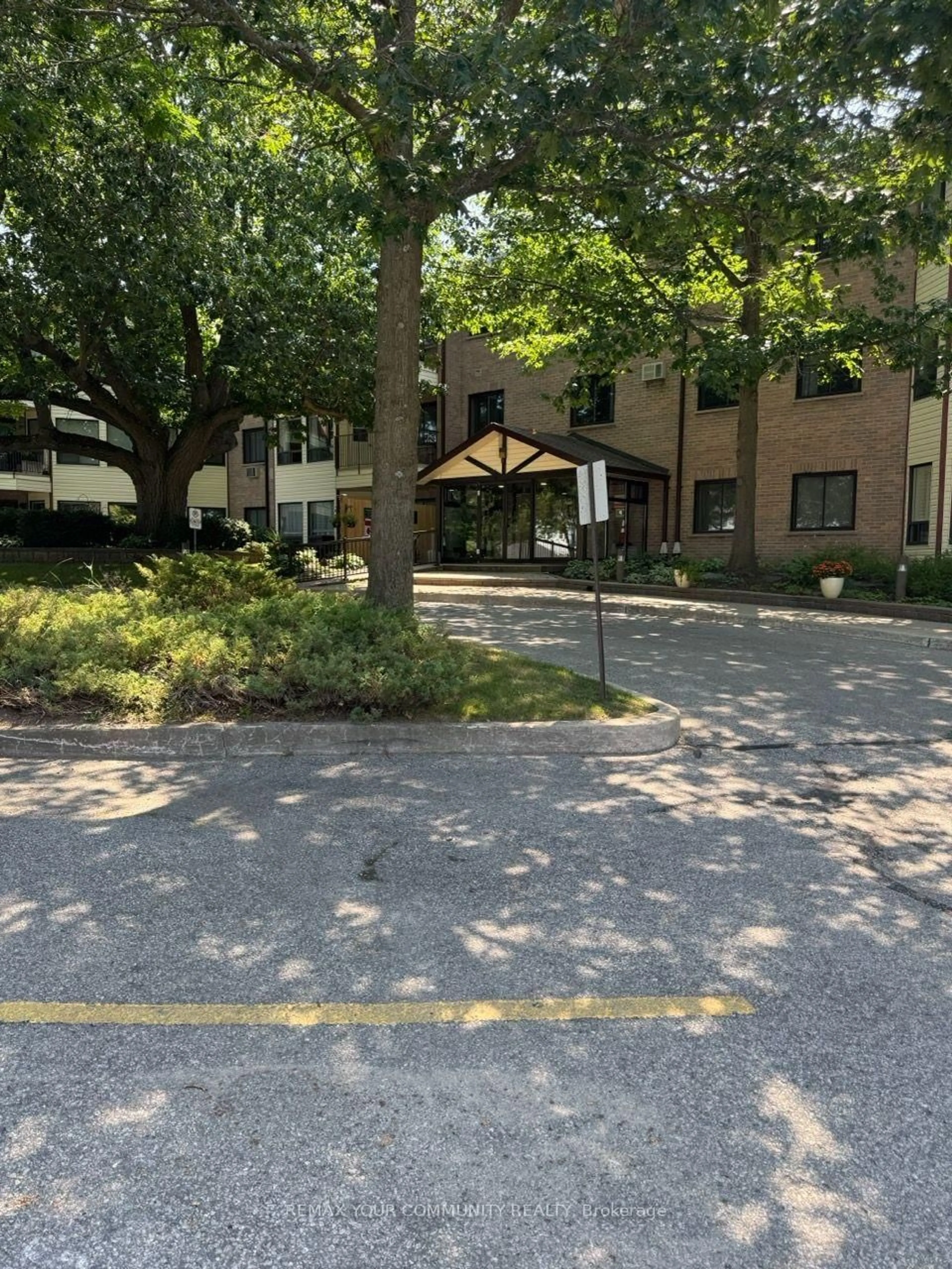 Unknown for 111 Grew Blvd #104, Georgina Ontario L0E 1R0