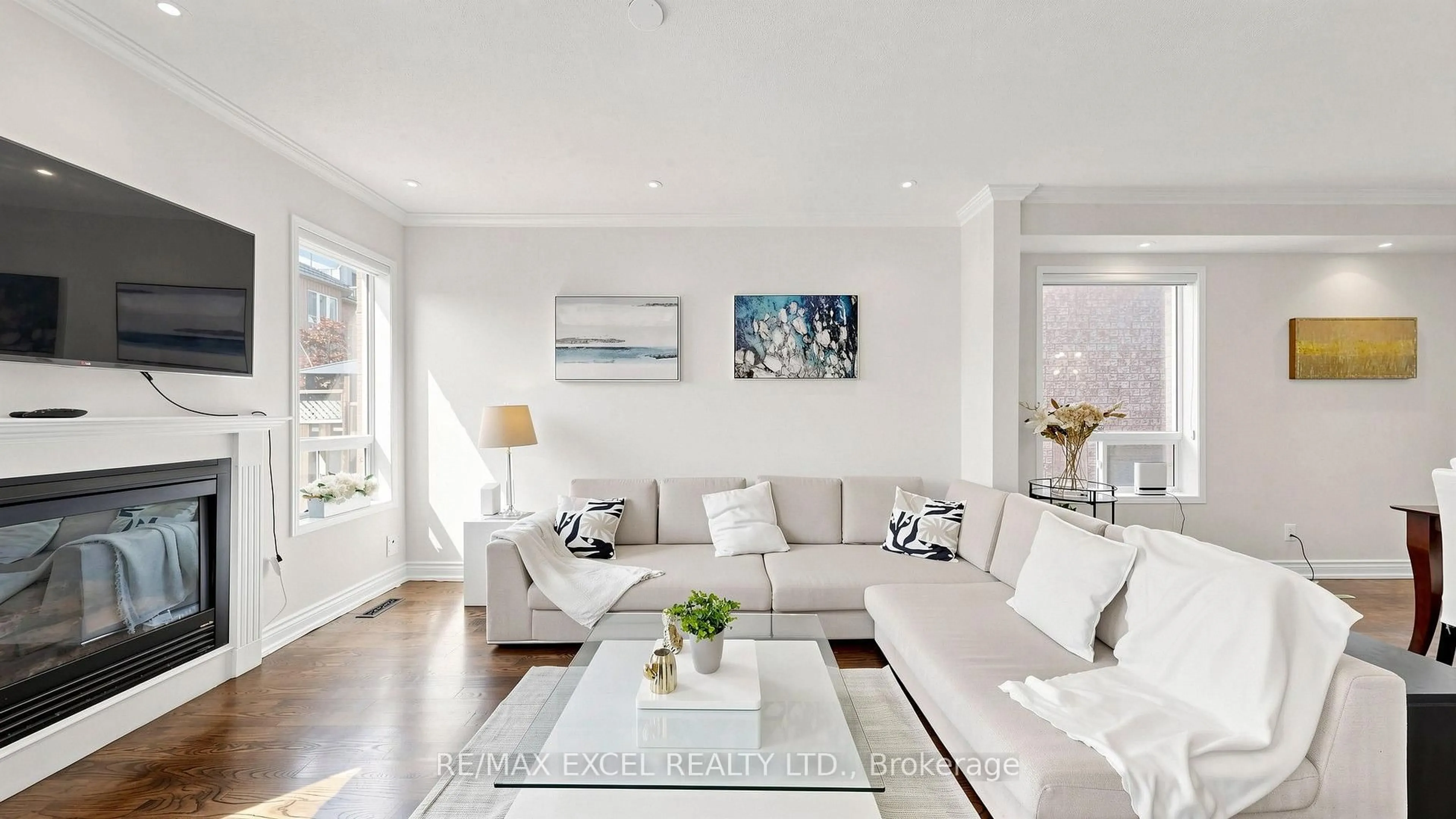 Living room with furniture, unknown for 29 Bentwood Cres, Vaughan Ontario L4J 8R3