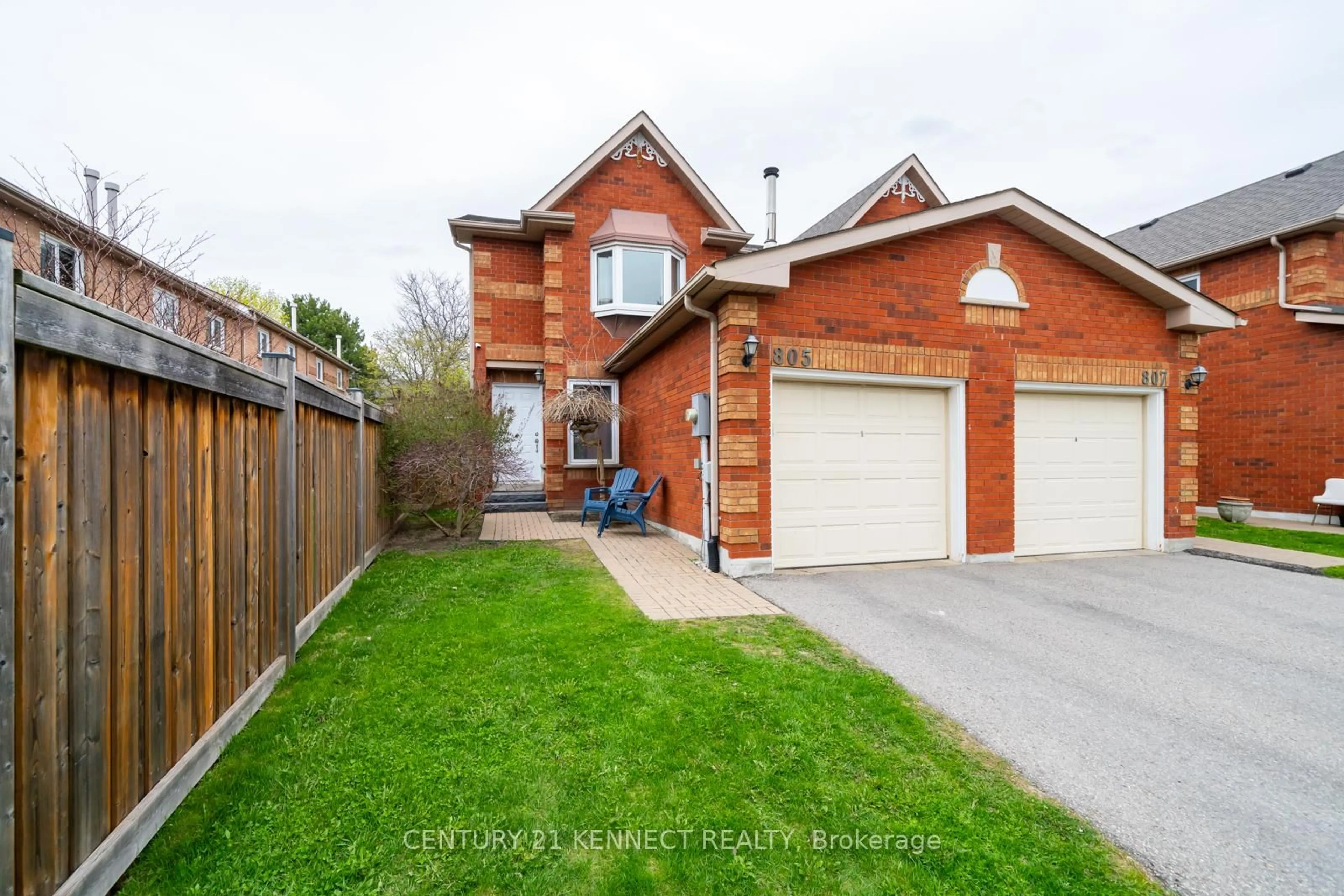Home with brick exterior material, street for 805 Playter Cres, Newmarket Ontario L3X 1W7