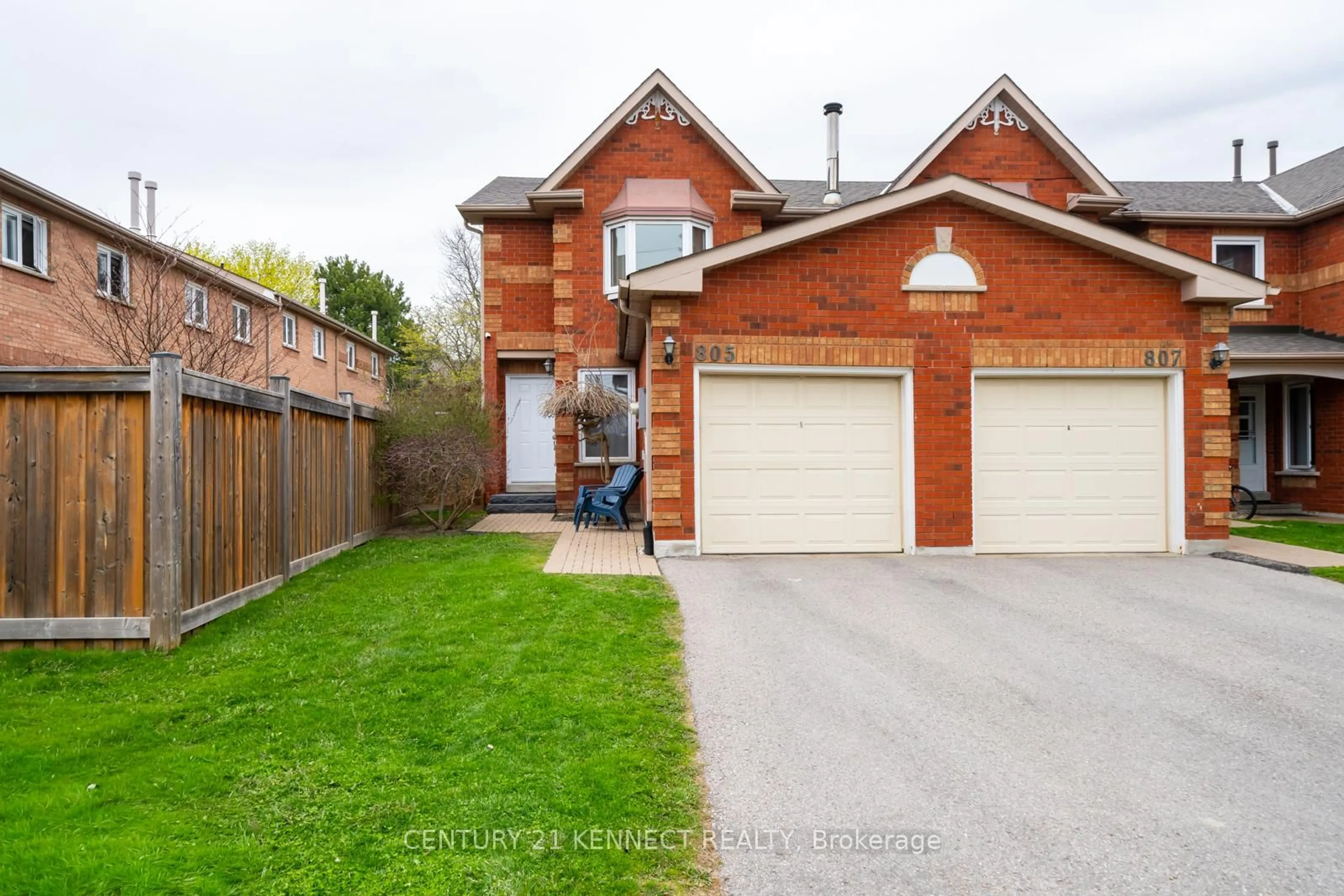 Home with brick exterior material, street for 805 Playter Cres, Newmarket Ontario L3X 1W7