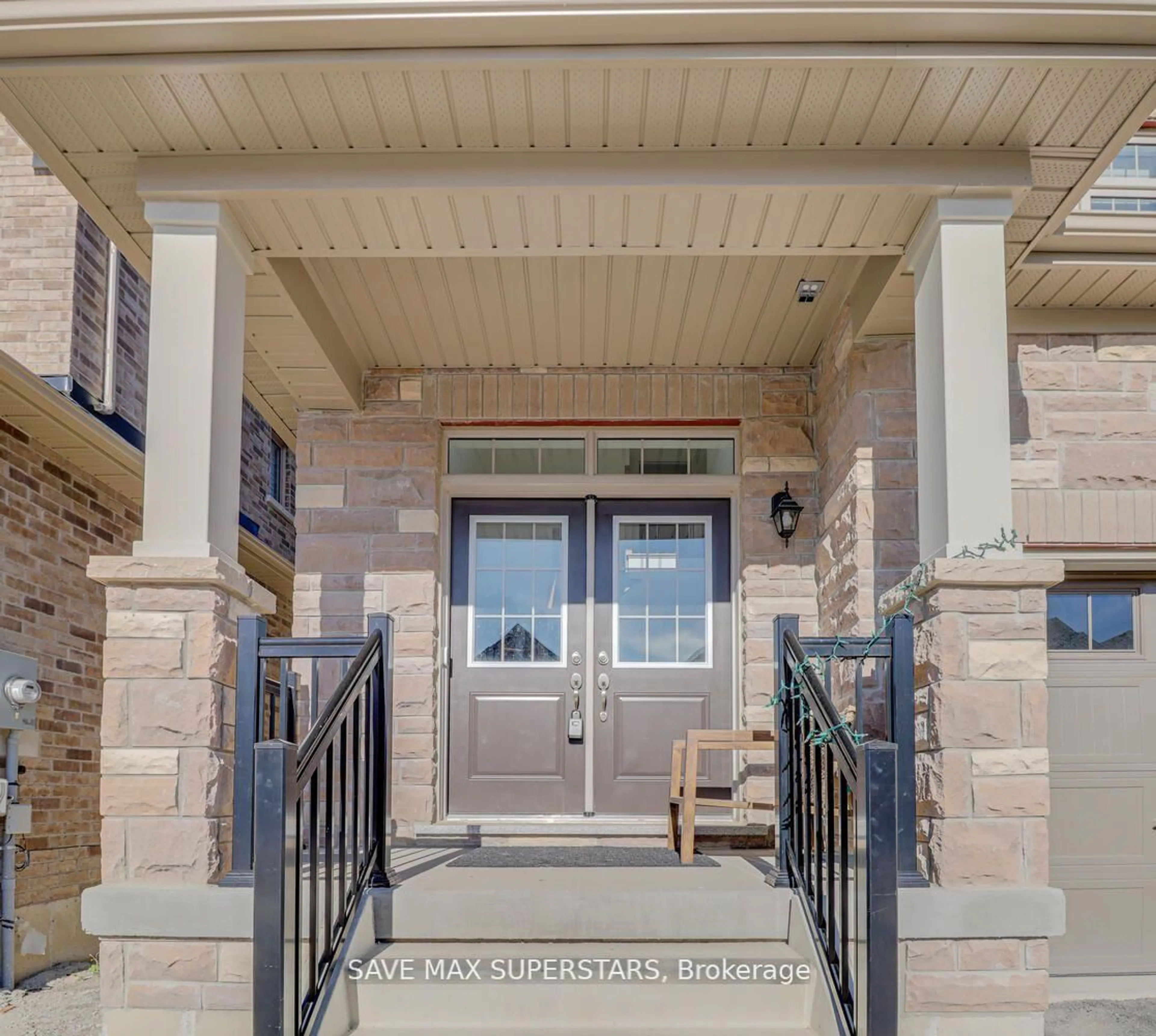 Indoor entryway for 1537 Harker St, Innisfil Ontario L9S 0R4
