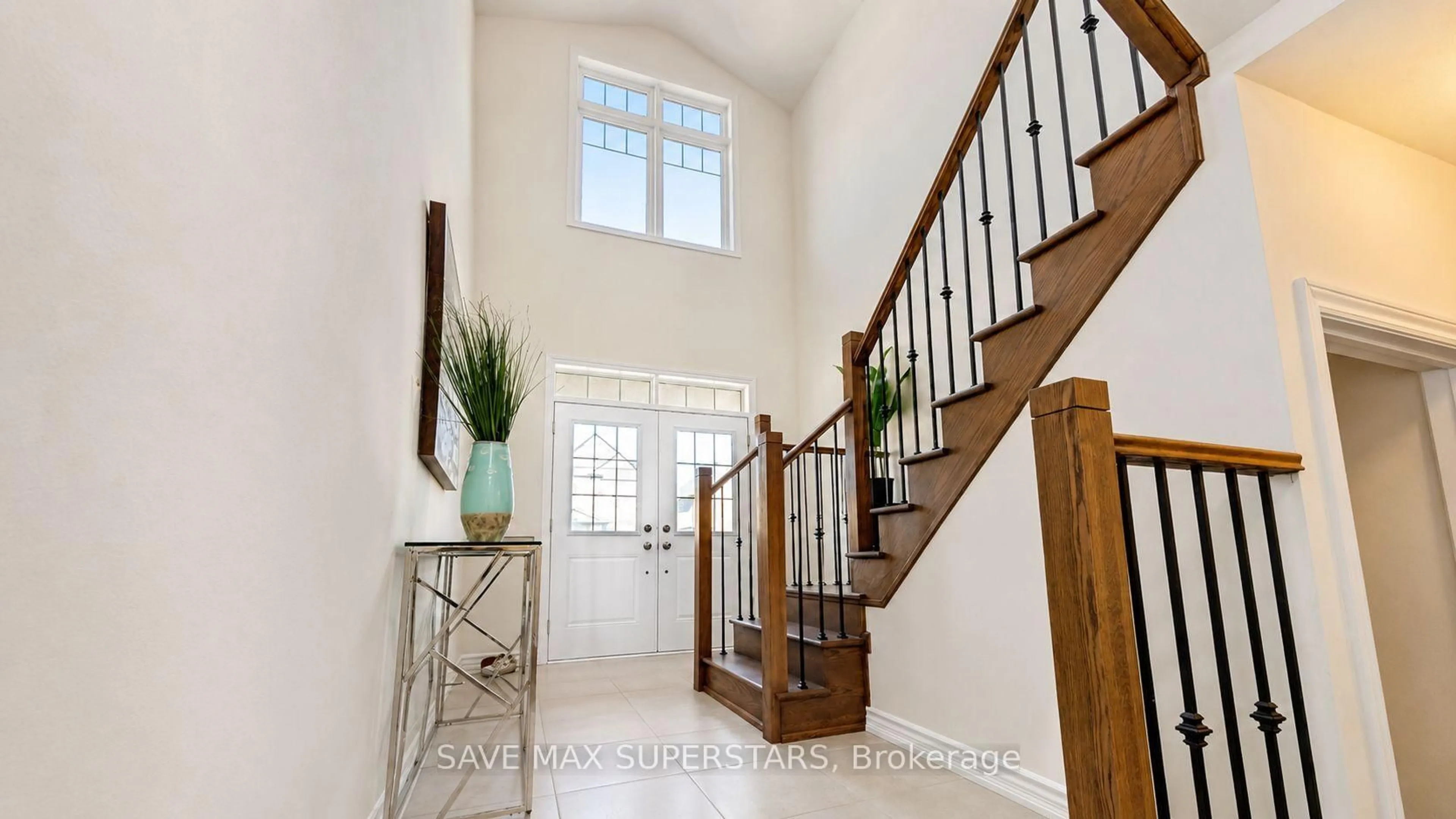 Indoor entryway for 1537 Harker St, Innisfil Ontario L9S 0R4
