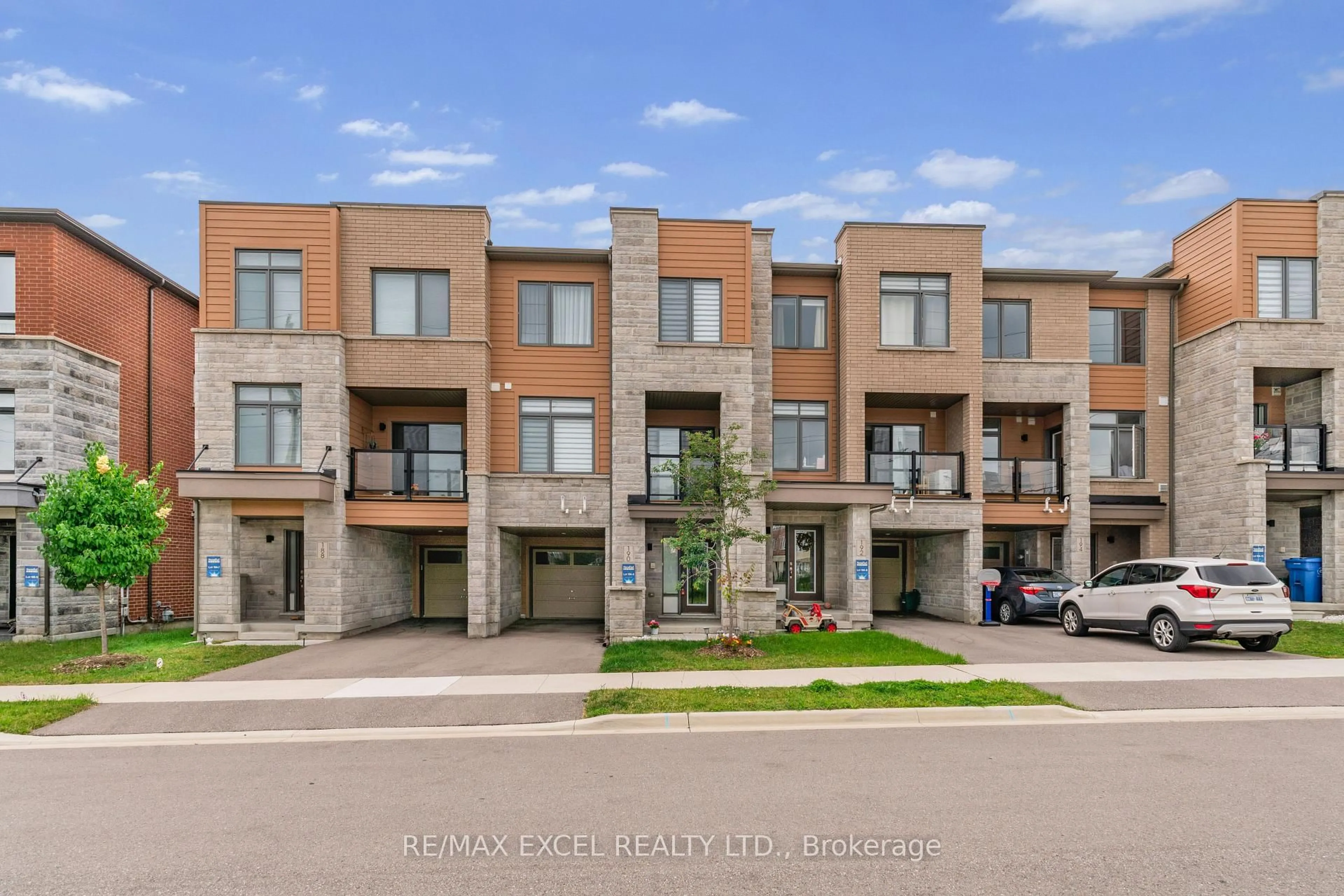 Unknown for 190 Vantage Loop, Newmarket Ontario L3X 0L3