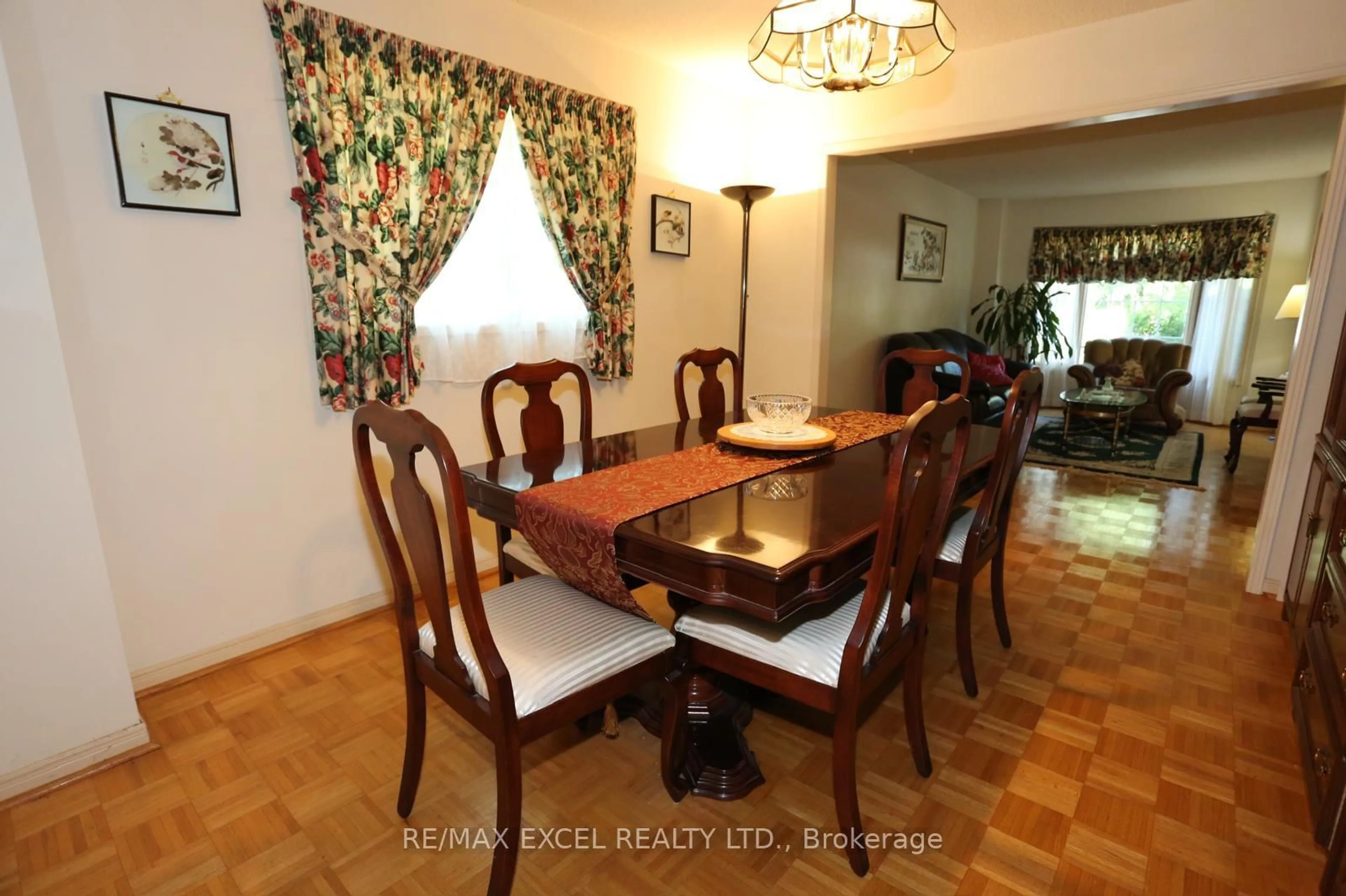 Dining room, wood/laminate floor for 93 Olivewood Dr, Markham Ontario L3S 3E2