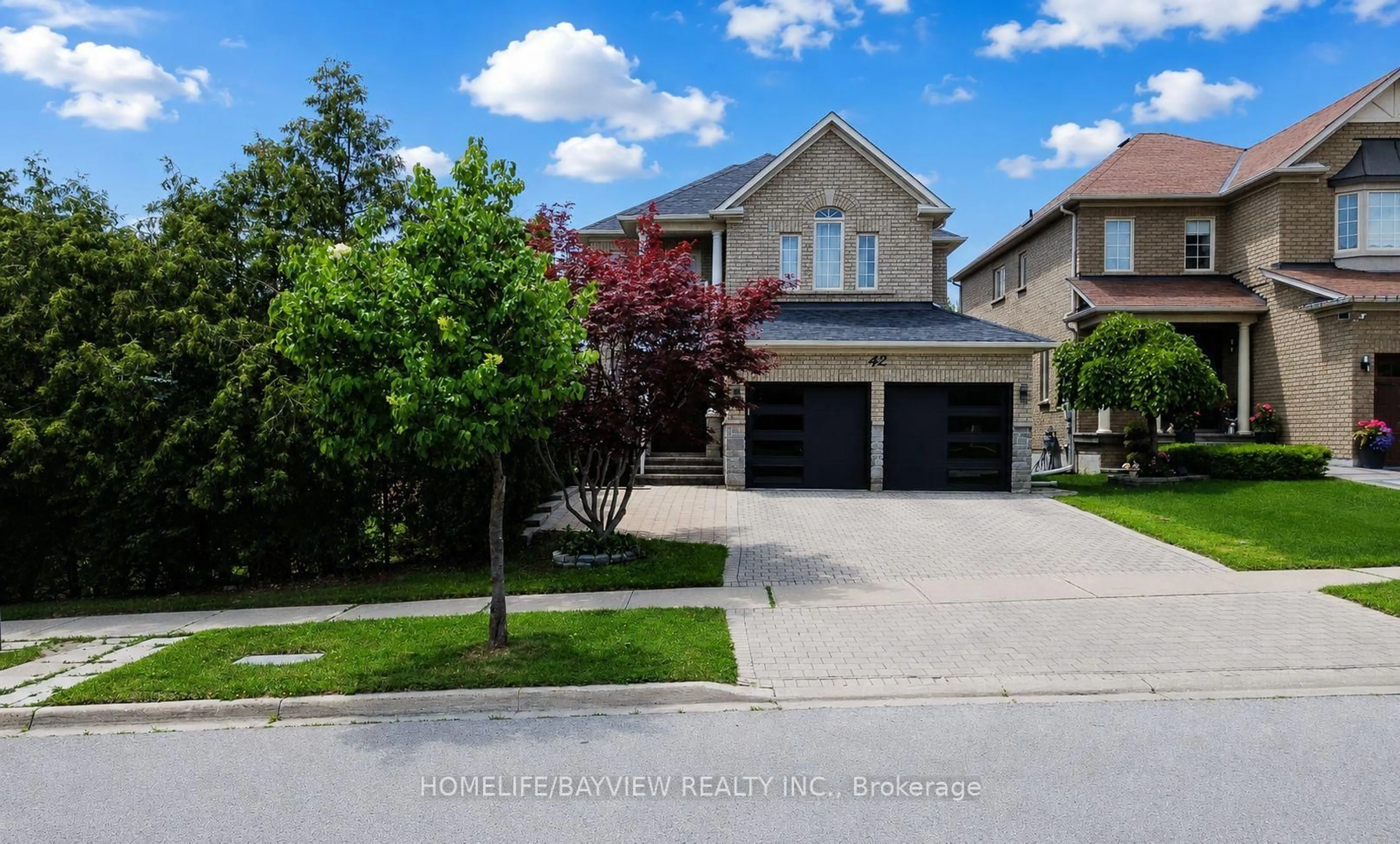 A pic from outside/outdoor area/front of a property/back of a property/a pic from drone, street for 42 Shadow Falls Dr, Richmond Hill Ontario L4E 4J7