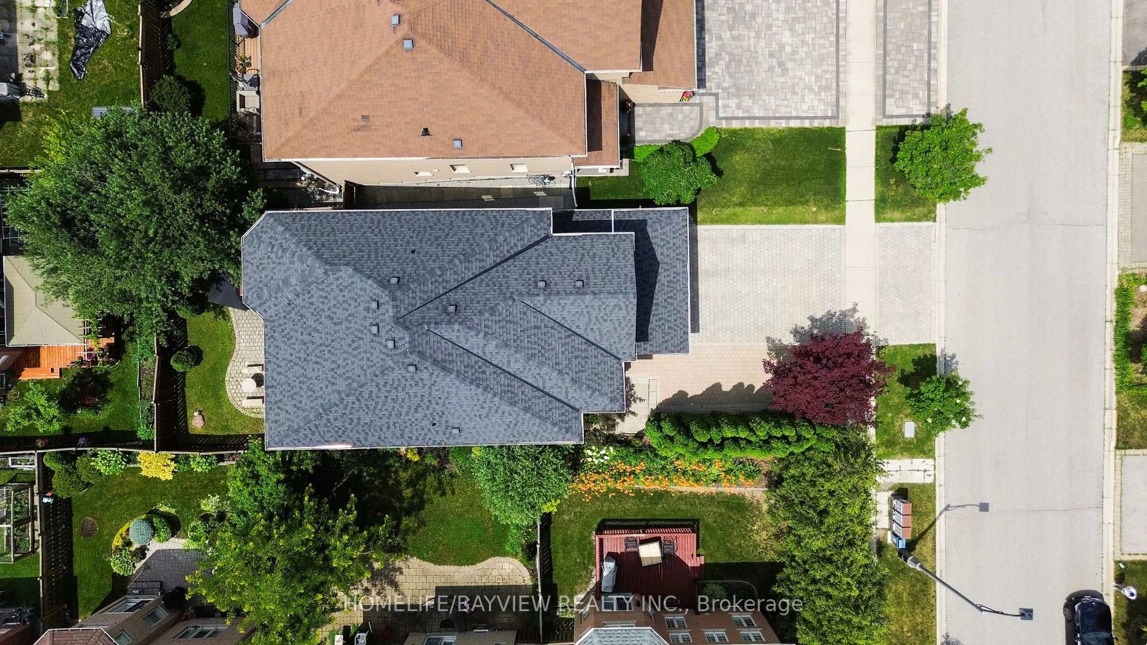 A pic from outside/outdoor area/front of a property/back of a property/a pic from drone, street for 42 Shadow Falls Dr, Richmond Hill Ontario L4E 4J7
