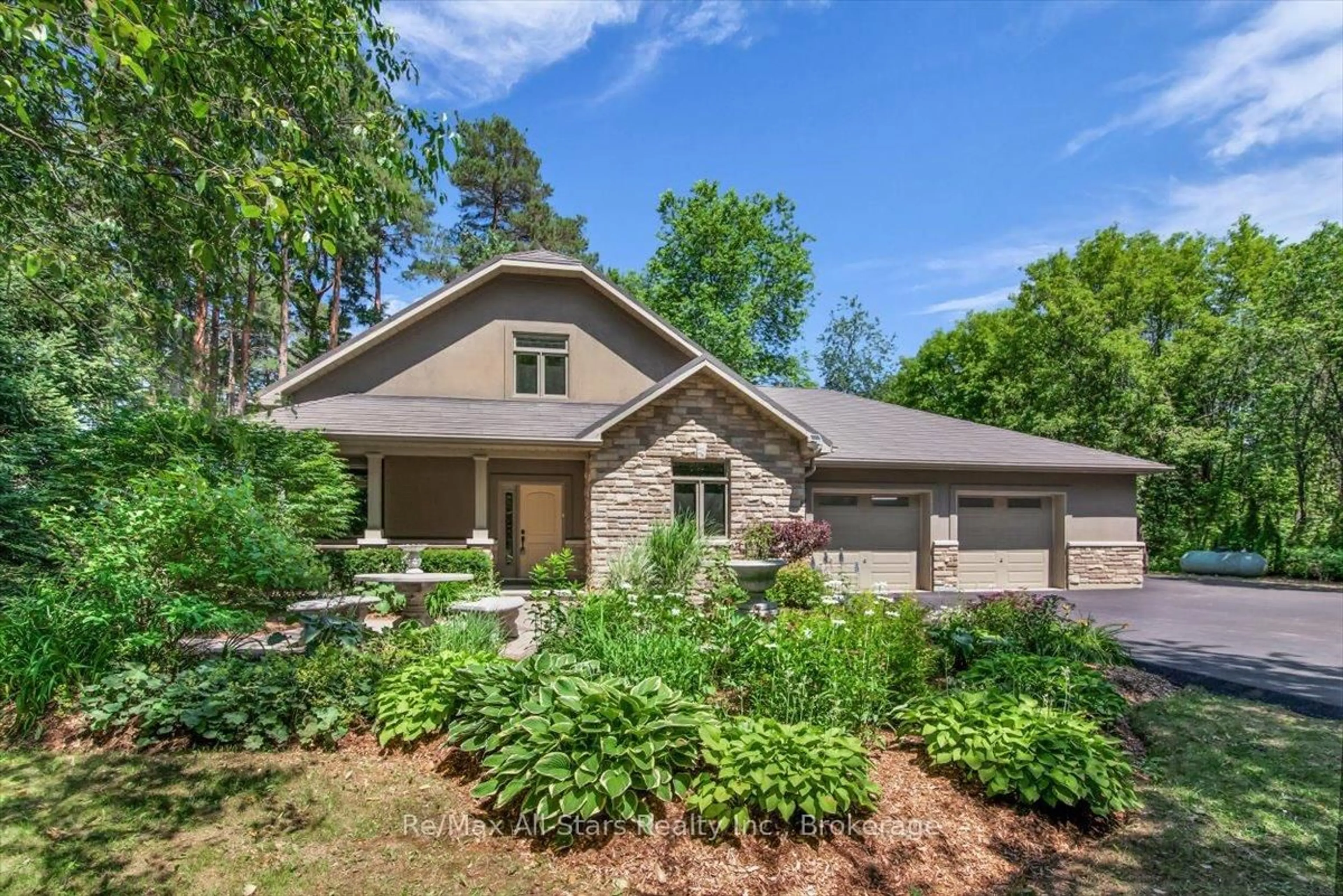 Home with brick exterior material, unknown for 8480 20th Tosorontio Sideroad Sdrd, Adjala-Tosorontio Ontario L0M 1M0