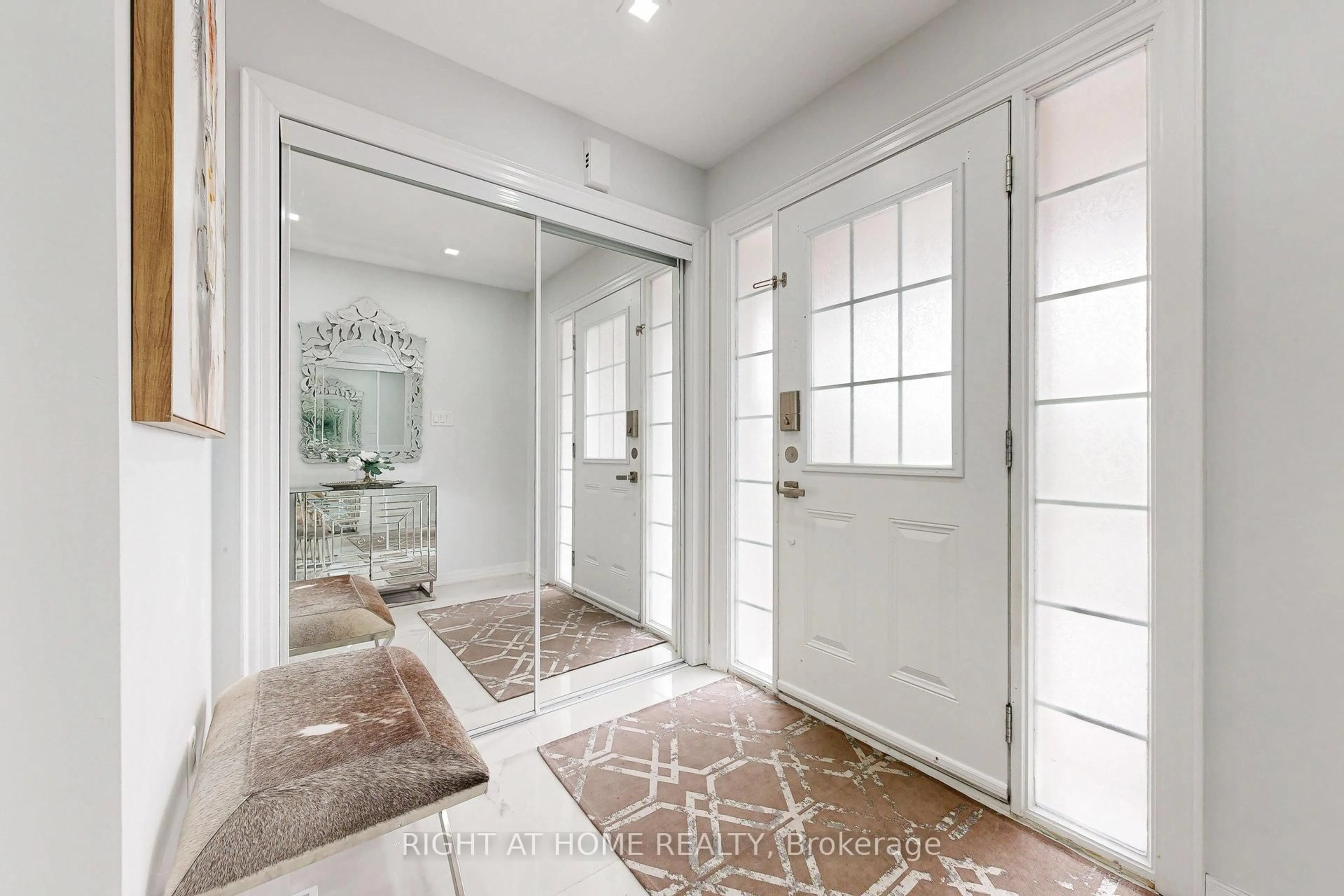 Indoor entryway for 64 Williamson Family Hllw, Newmarket Ontario L3X 3K2