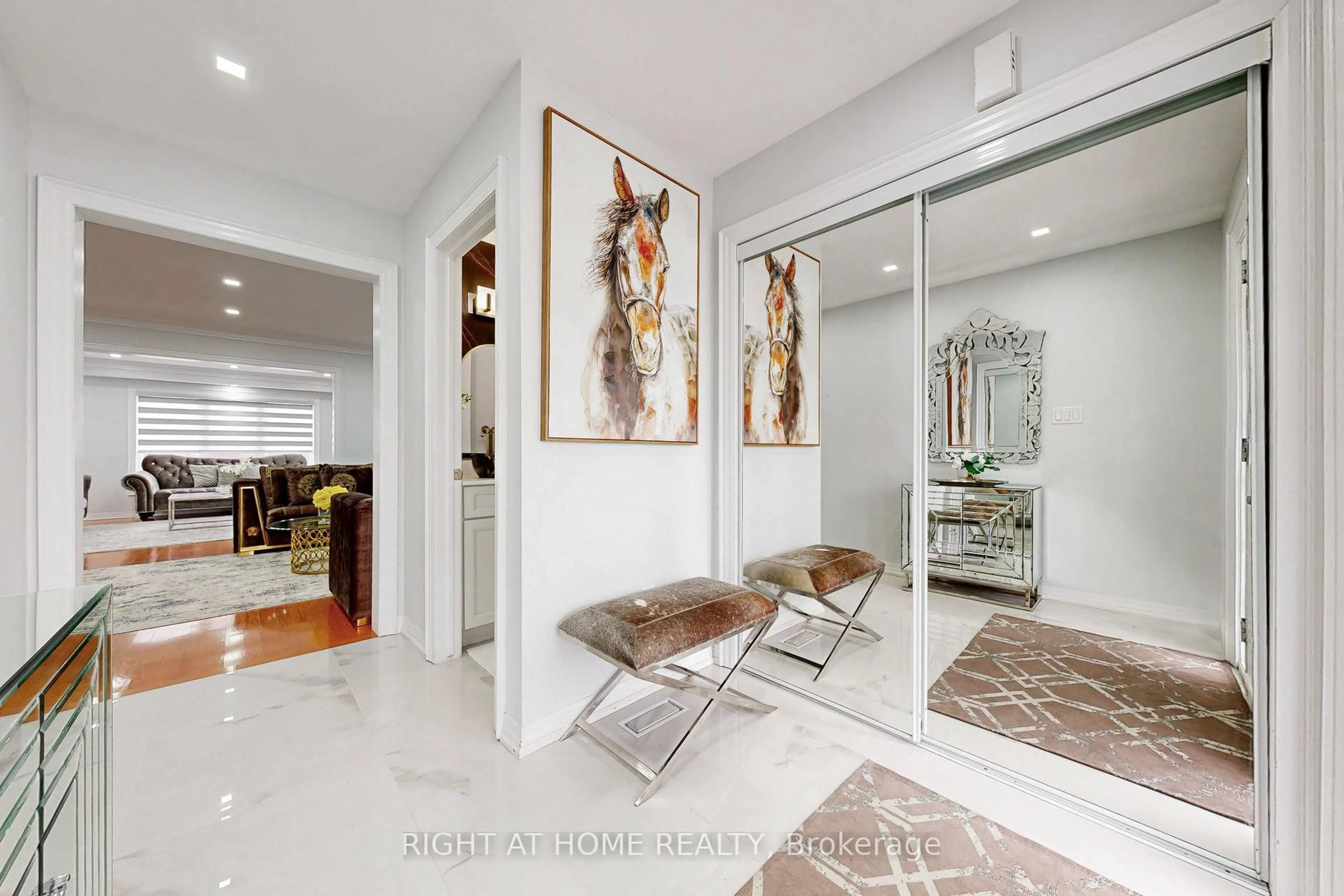 Indoor entryway for 64 Williamson Family Hllw, Newmarket Ontario L3X 3K2