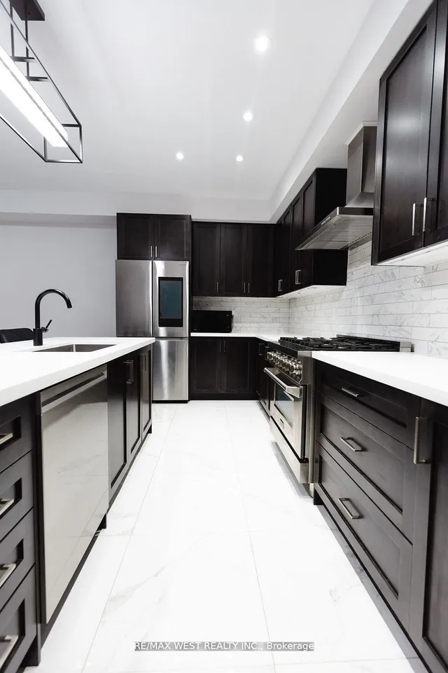 31 Frederick Taylor Way, East Gwillimbury 4
