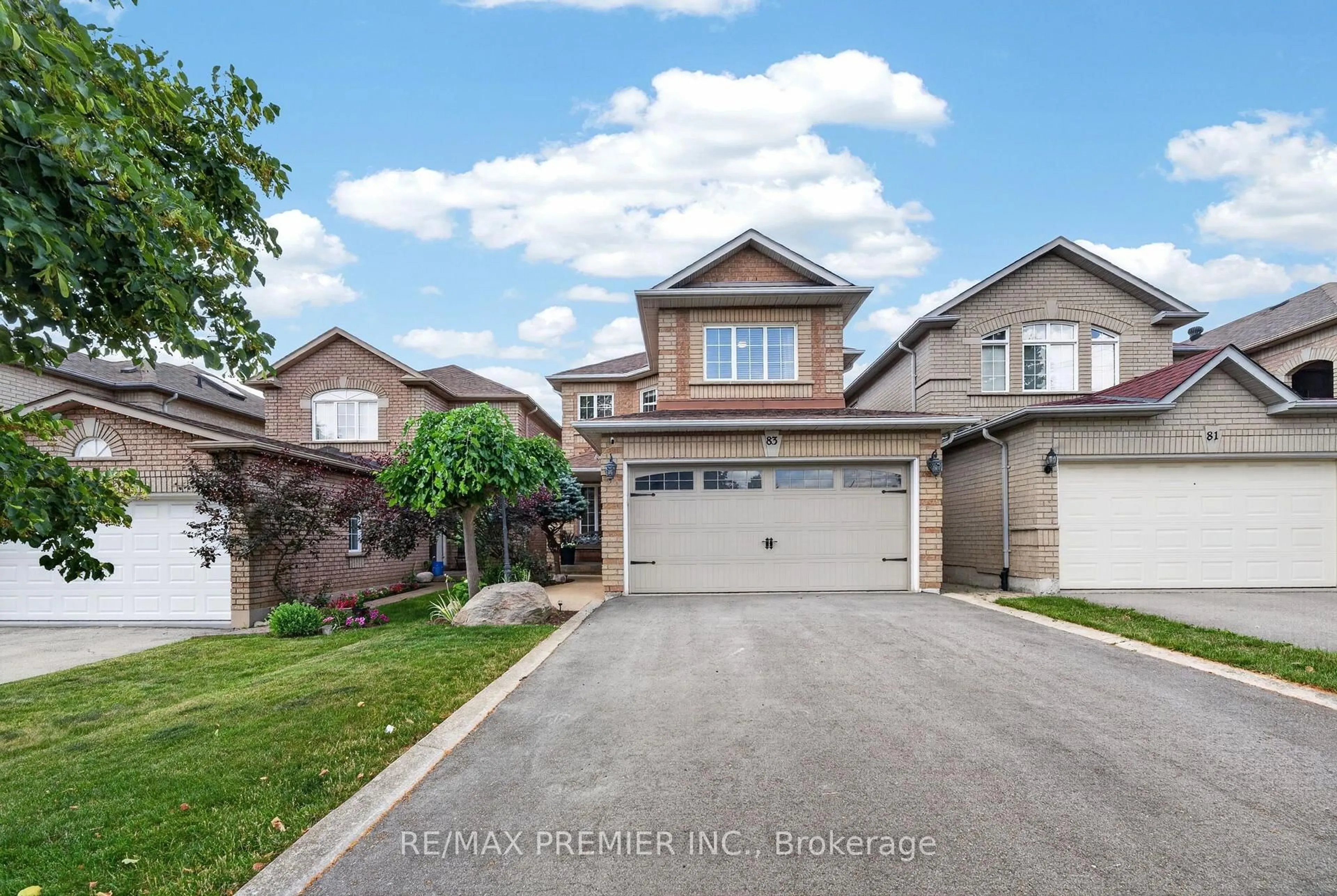A pic from outside/outdoor area/front of a property/back of a property/a pic from drone, street for 83 Royal Ridge Cres, Vaughan Ontario L6A 2T1