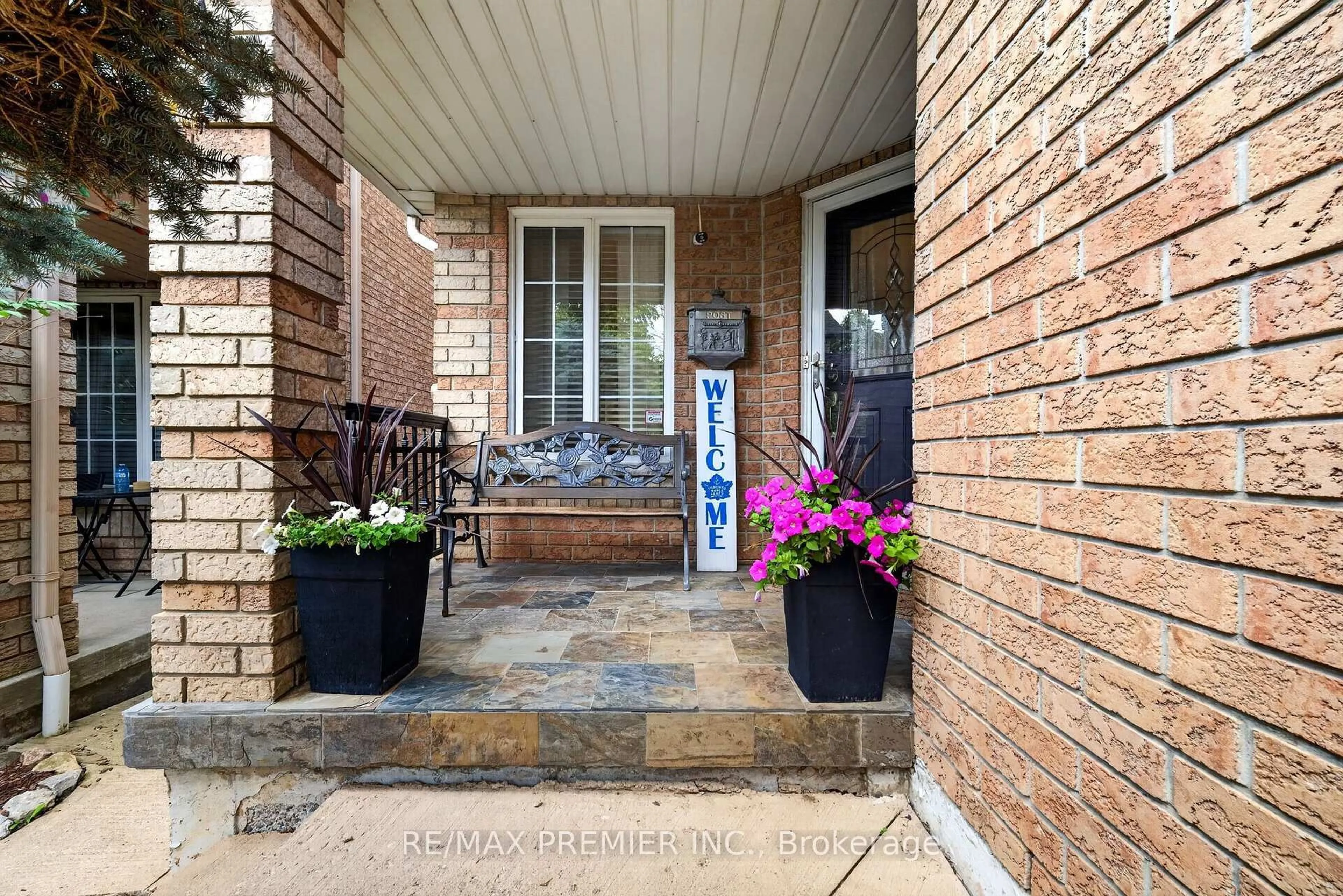 Indoor entryway for 83 Royal Ridge Cres, Vaughan Ontario L6A 2T1