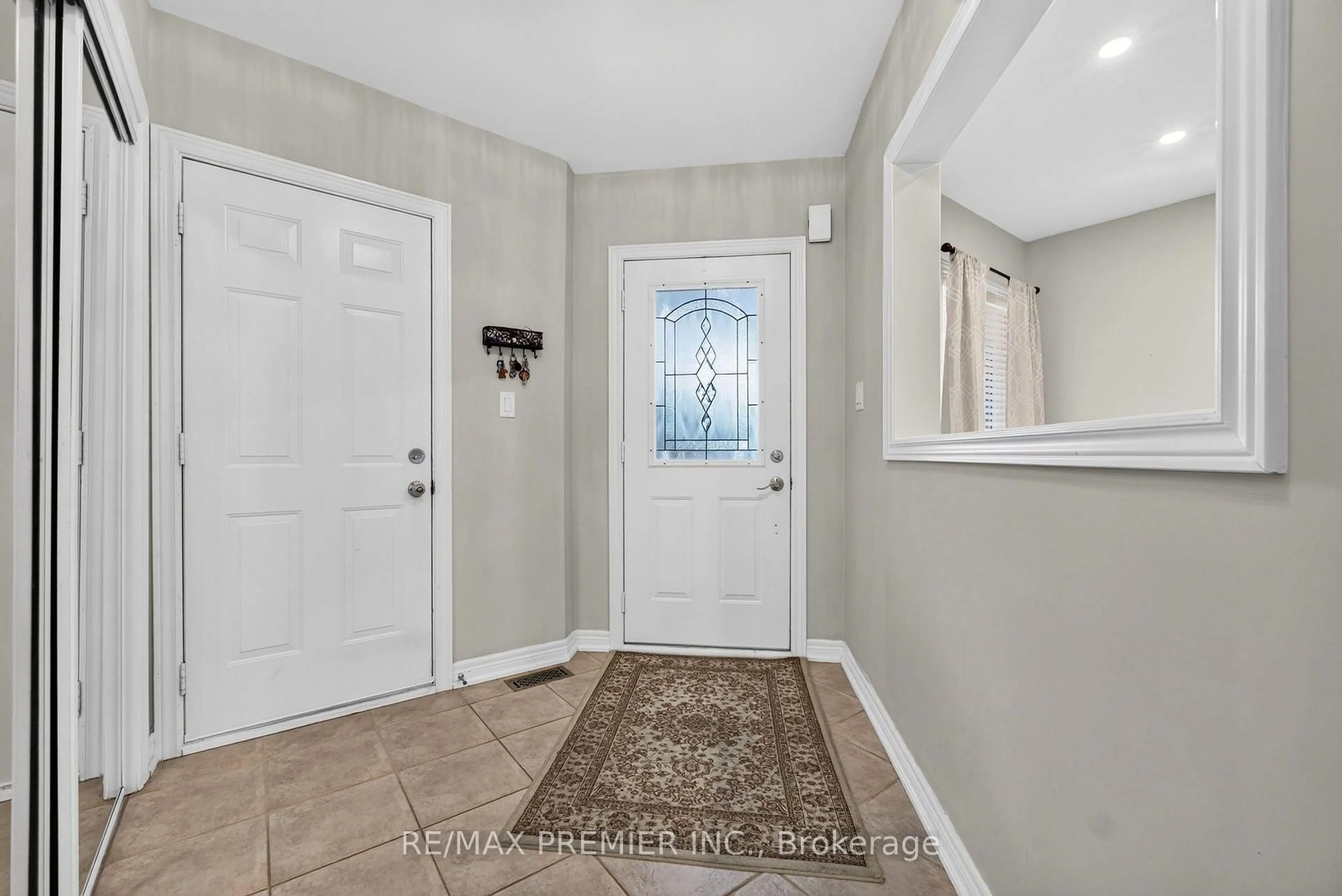 Indoor entryway for 83 Royal Ridge Cres, Vaughan Ontario L6A 2T1