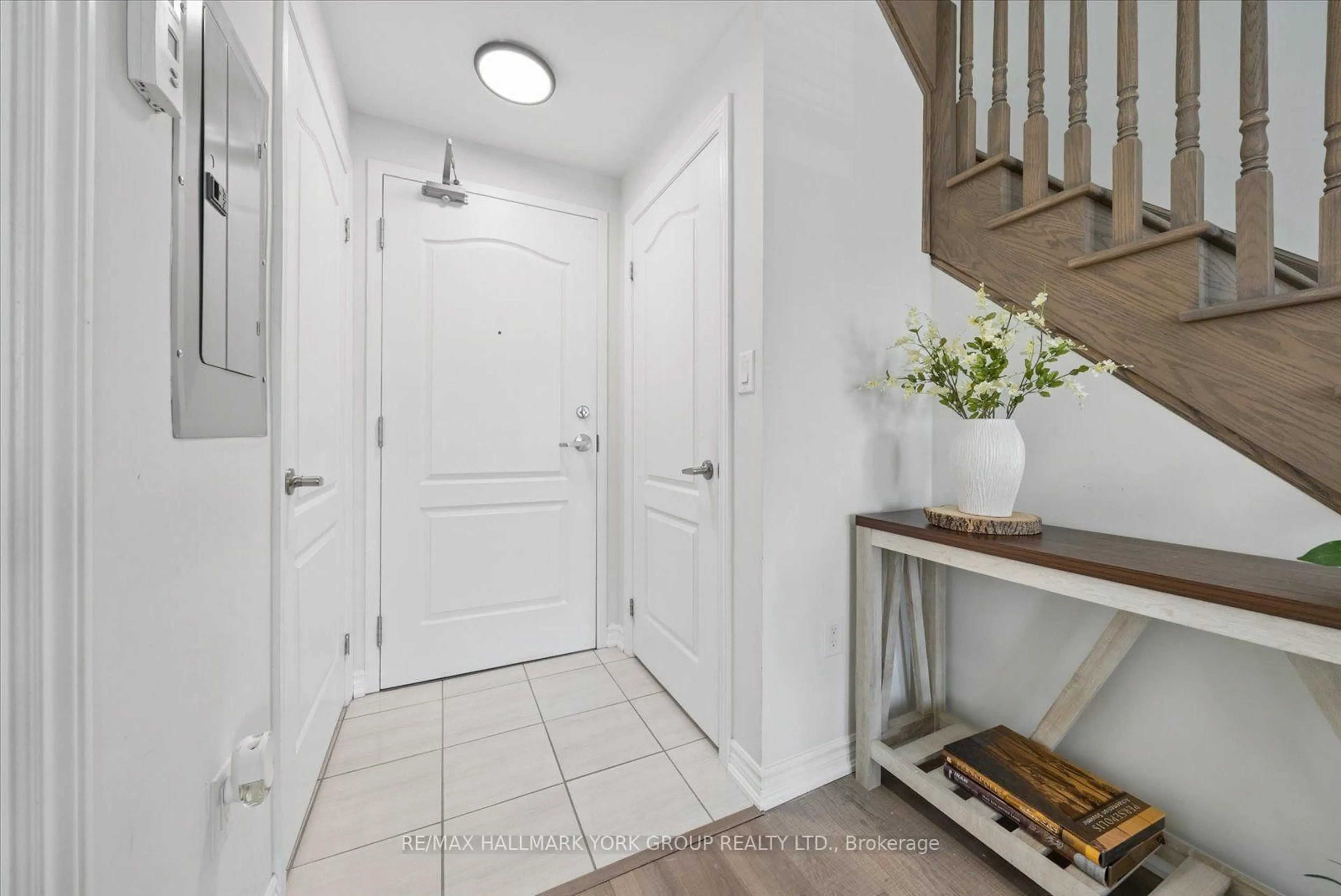 Indoor entryway for 3905 Major Mackenzie Dr #203, Vaughan Ontario L4L 1A6