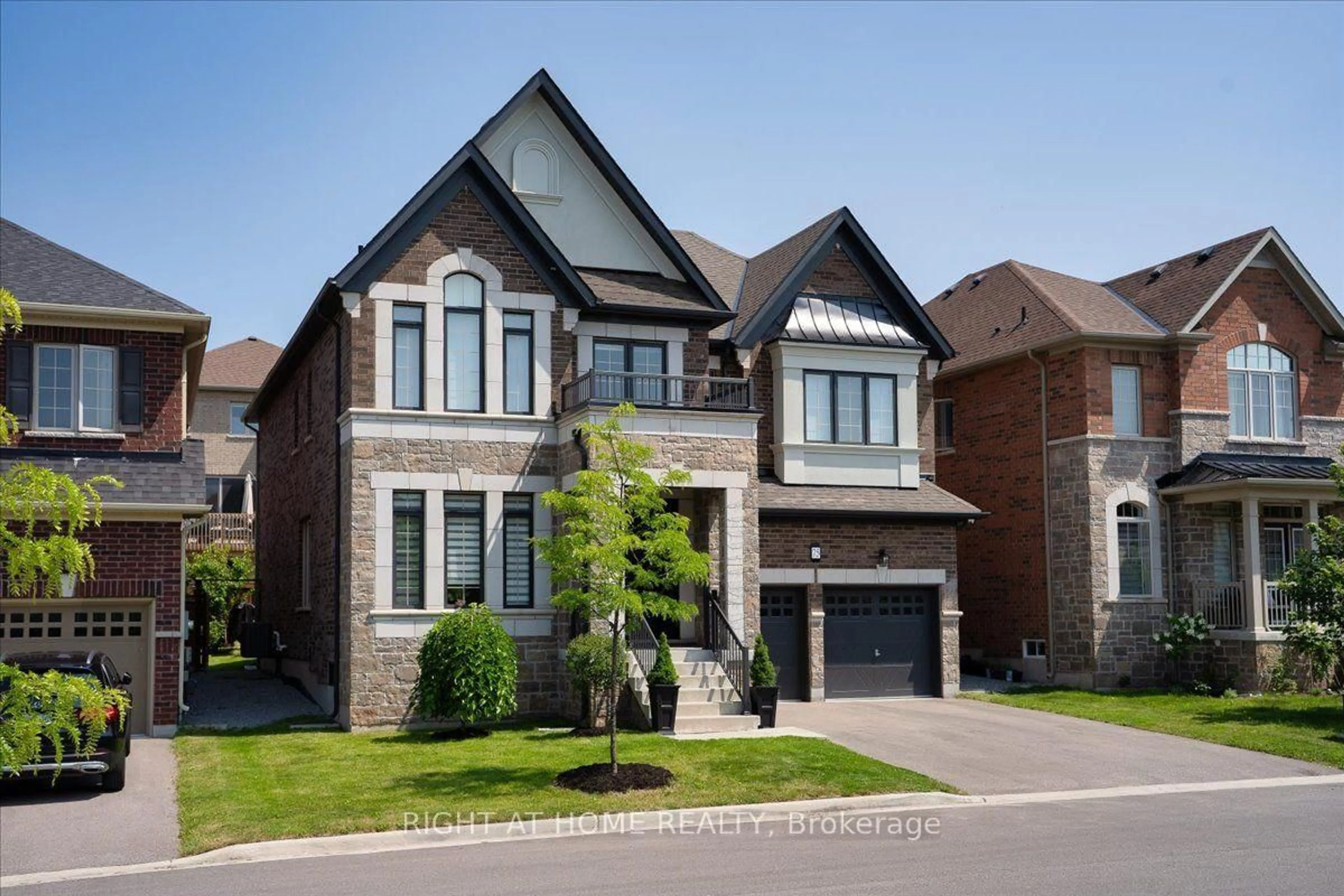 Home with brick exterior material, street for 75 Watershed Gate, East Gwillimbury Ontario L9N 0Y1