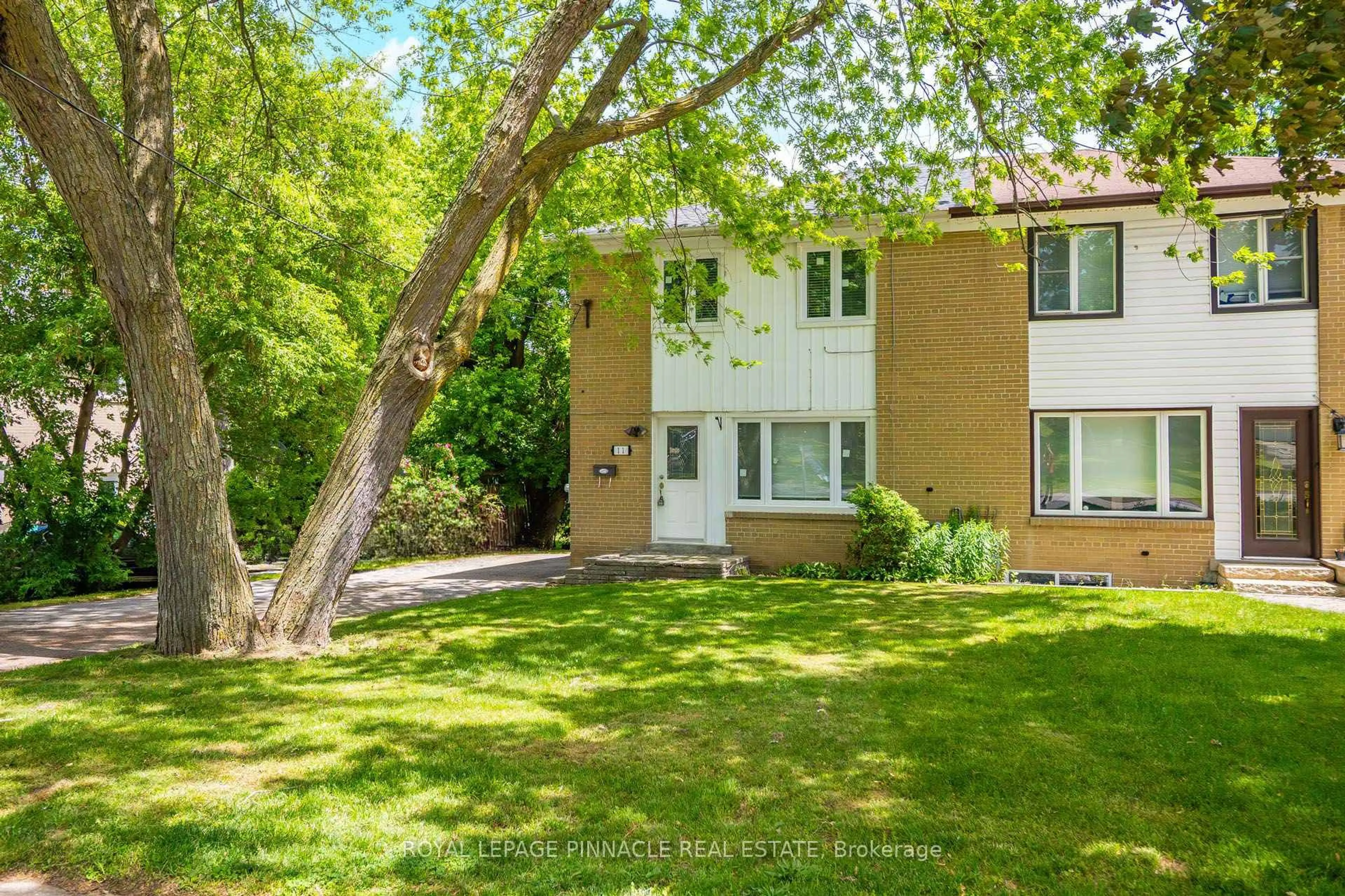 A pic from outside/outdoor area/front of a property/back of a property/a pic from drone, street for 11 Elizabeth St, Markham Ontario L3P 2B3
