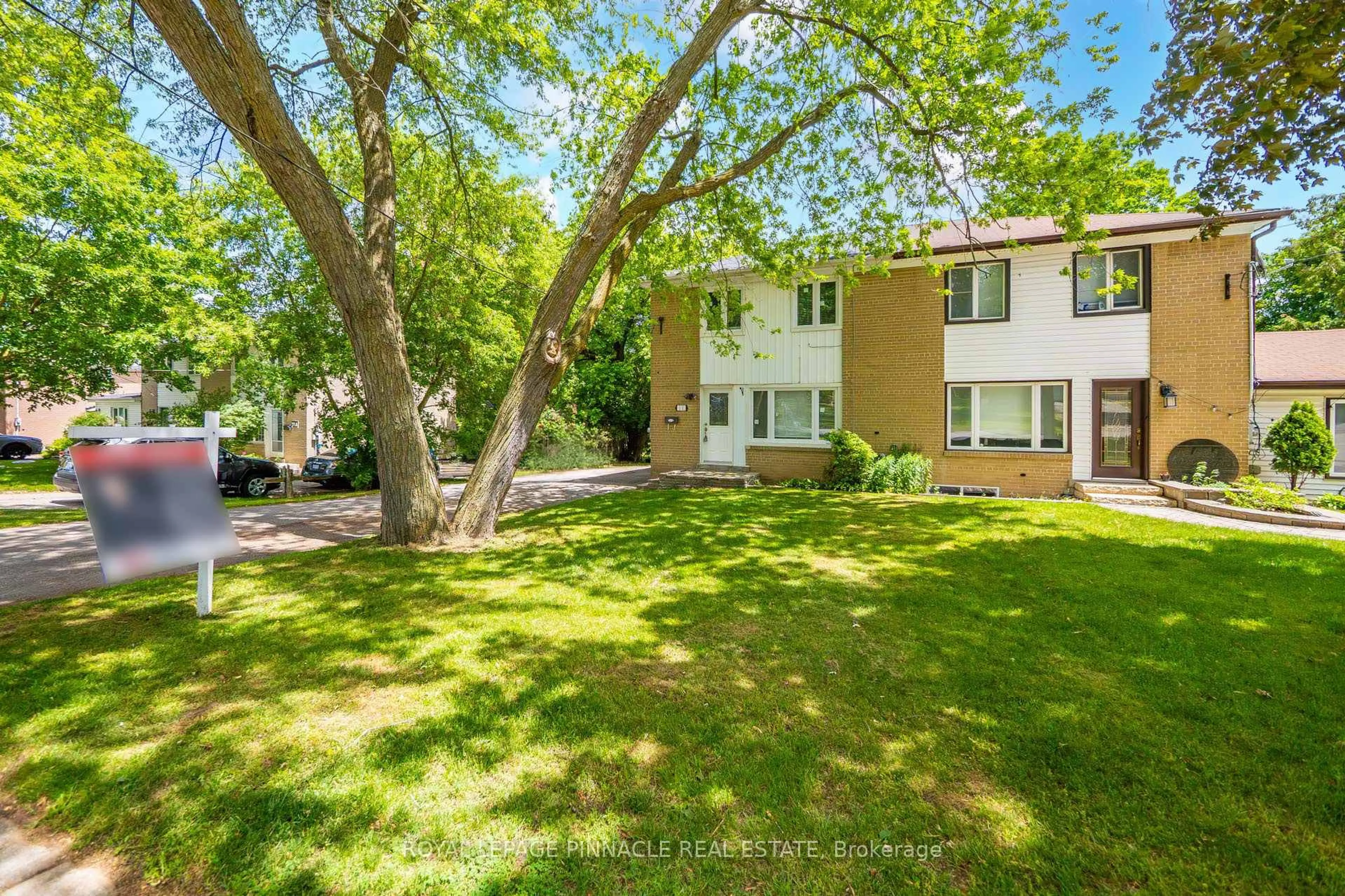 A pic from outside/outdoor area/front of a property/back of a property/a pic from drone, street for 11 Elizabeth St, Markham Ontario L3P 2B3