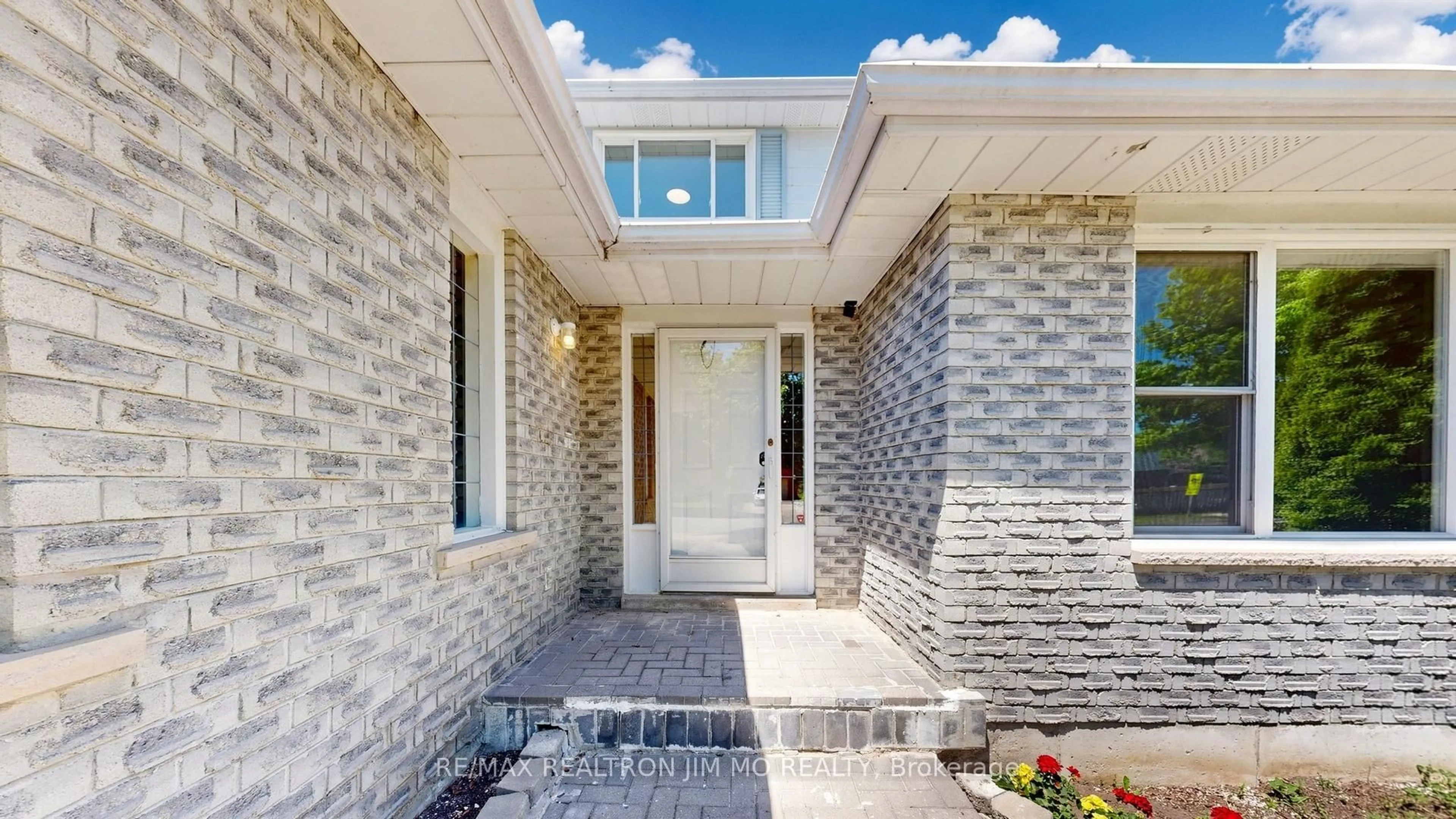 Home with brick exterior material, street for 162 Biscayne Blvd, Georgina Ontario L4P 3M1