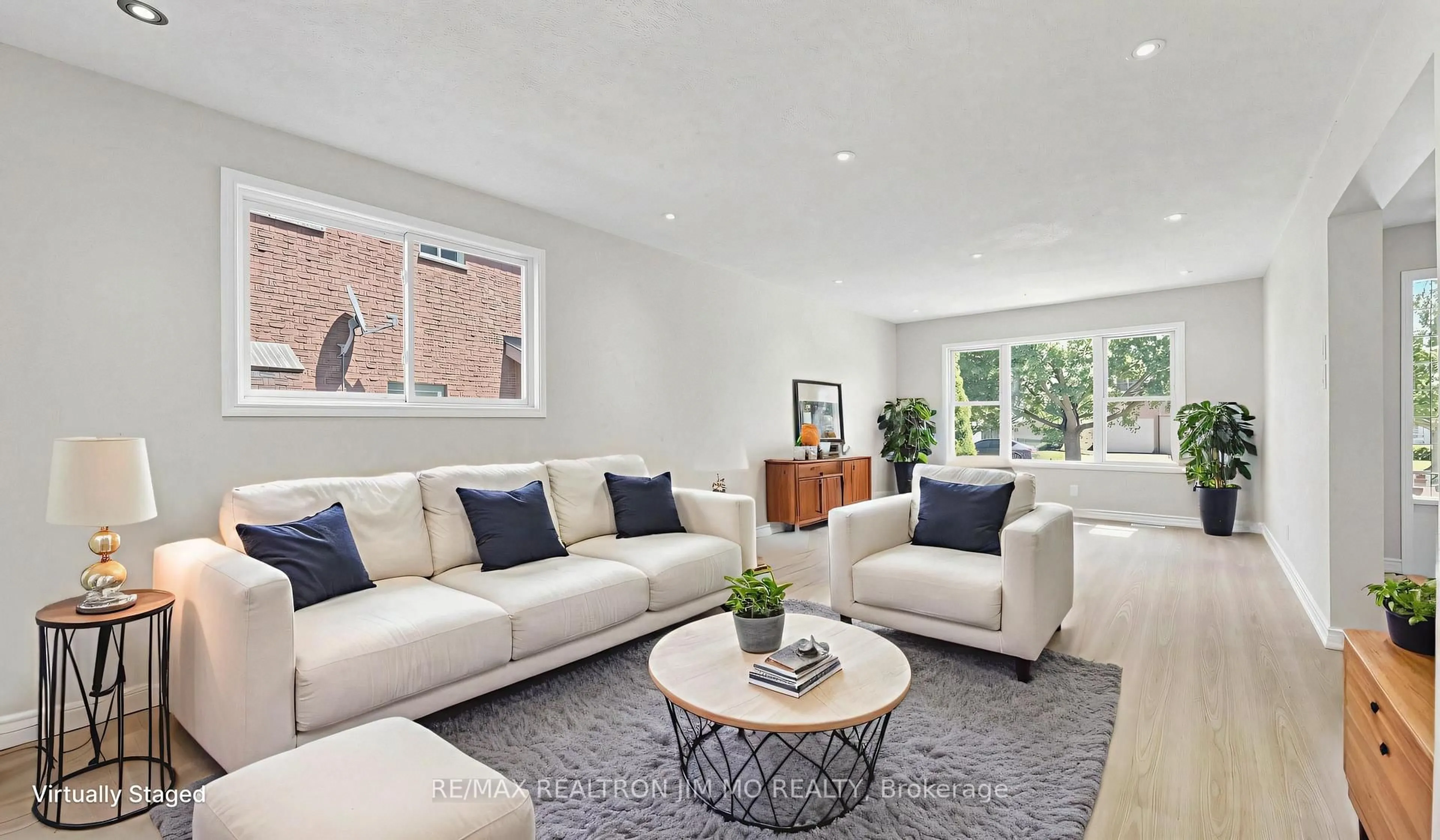 Living room with furniture, unknown for 162 Biscayne Blvd, Georgina Ontario L4P 3M1