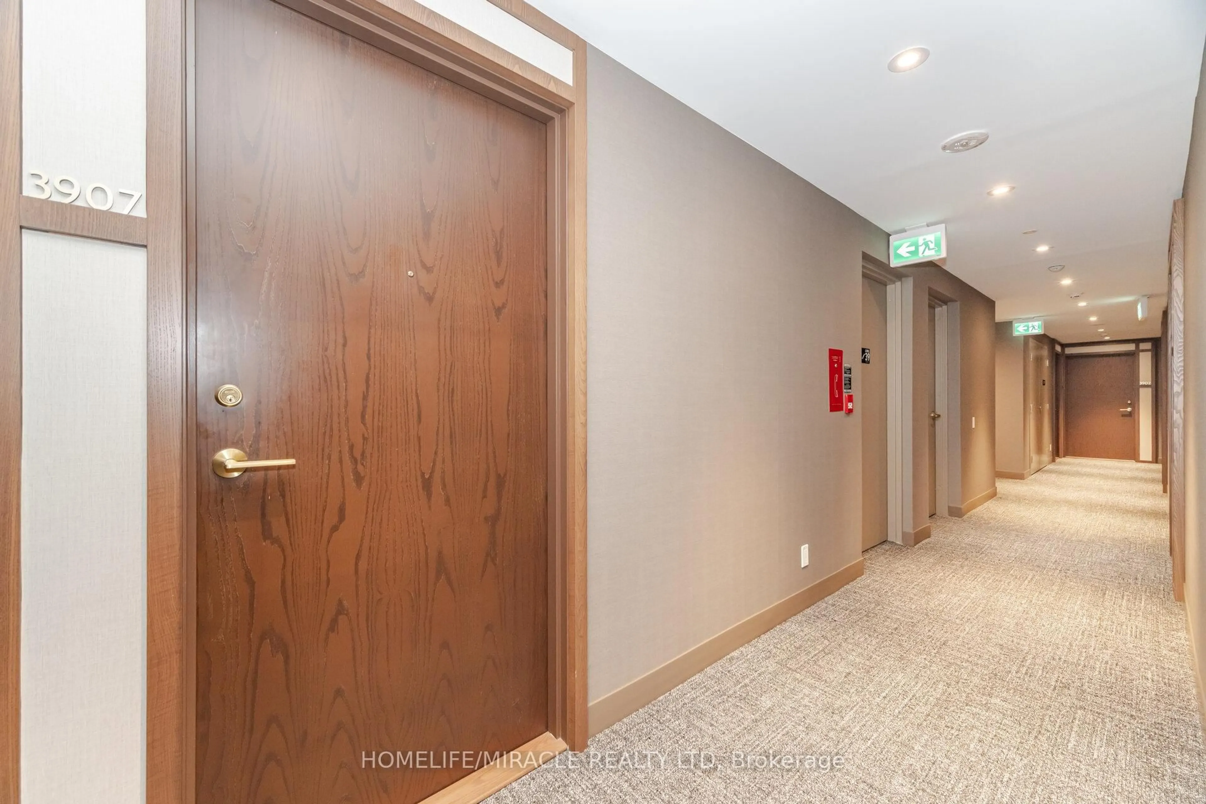 Indoor foyer for 7890 Jane St #3907, Vaughan Ontario L4K 0K9