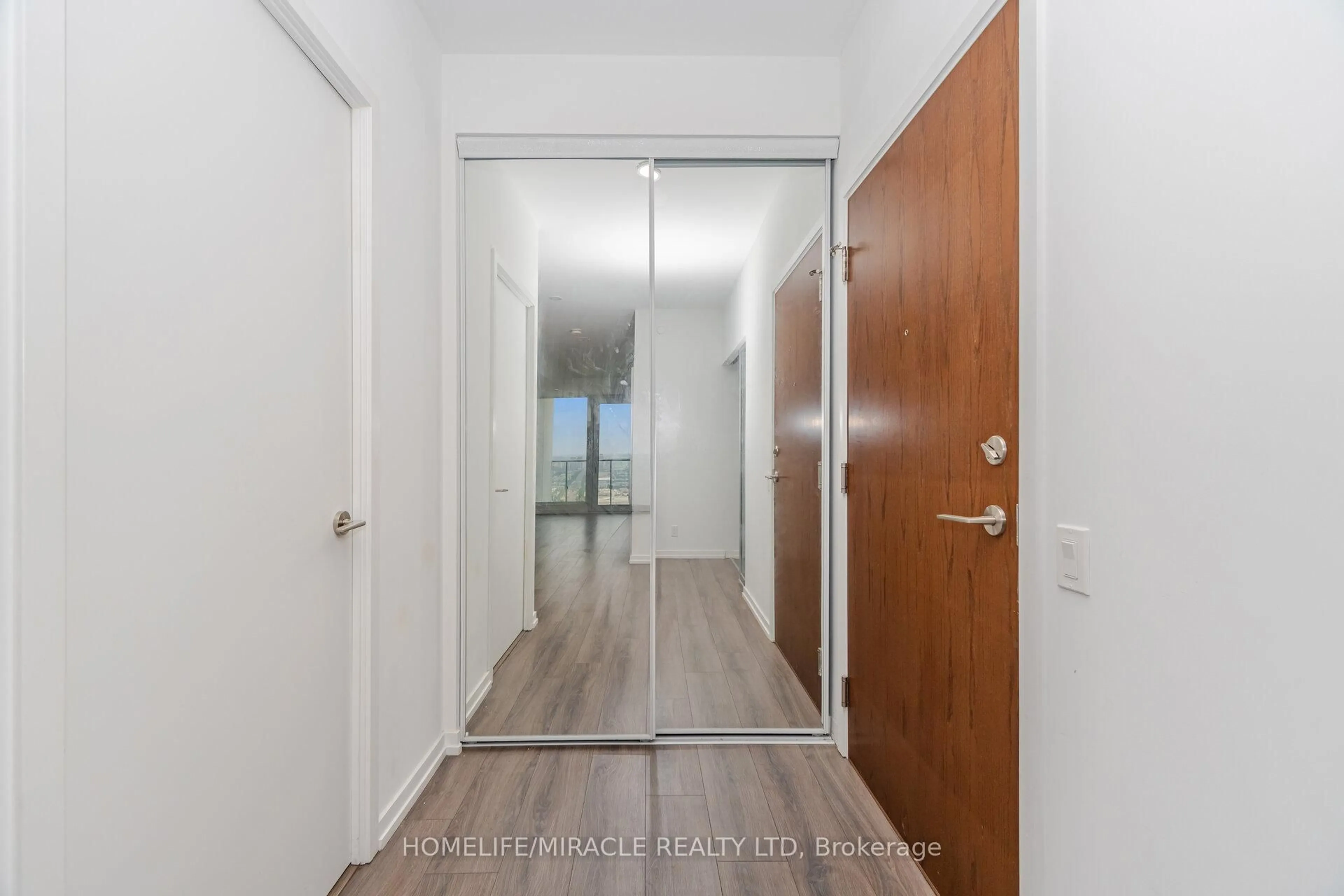 Indoor entryway for 7890 Jane St #3907, Vaughan Ontario L4K 0K9
