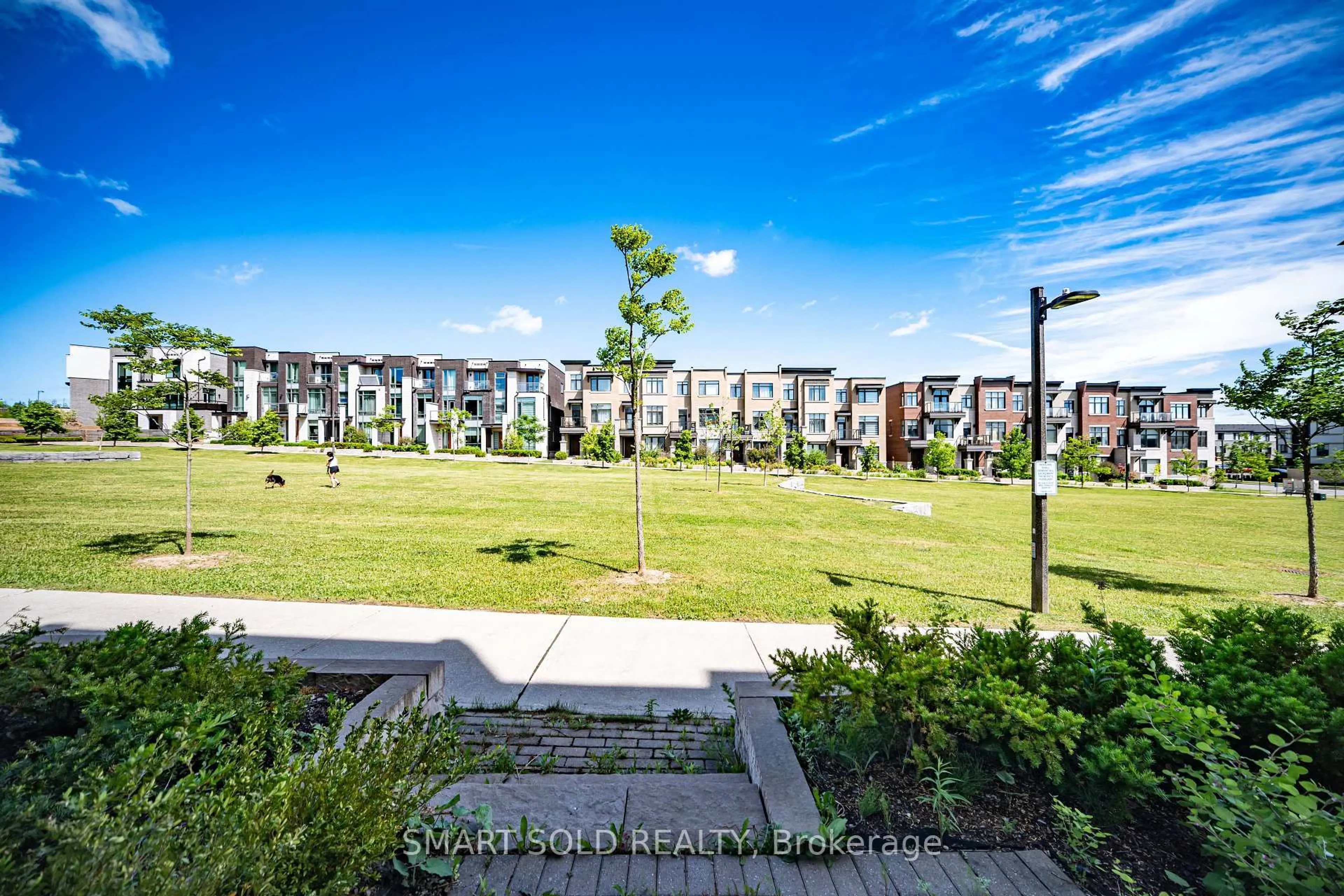 A pic from outside/outdoor area/front of a property/back of a property/a pic from drone, street for 22 heriot Pl, Vaughan Ontario L6A 4Z6