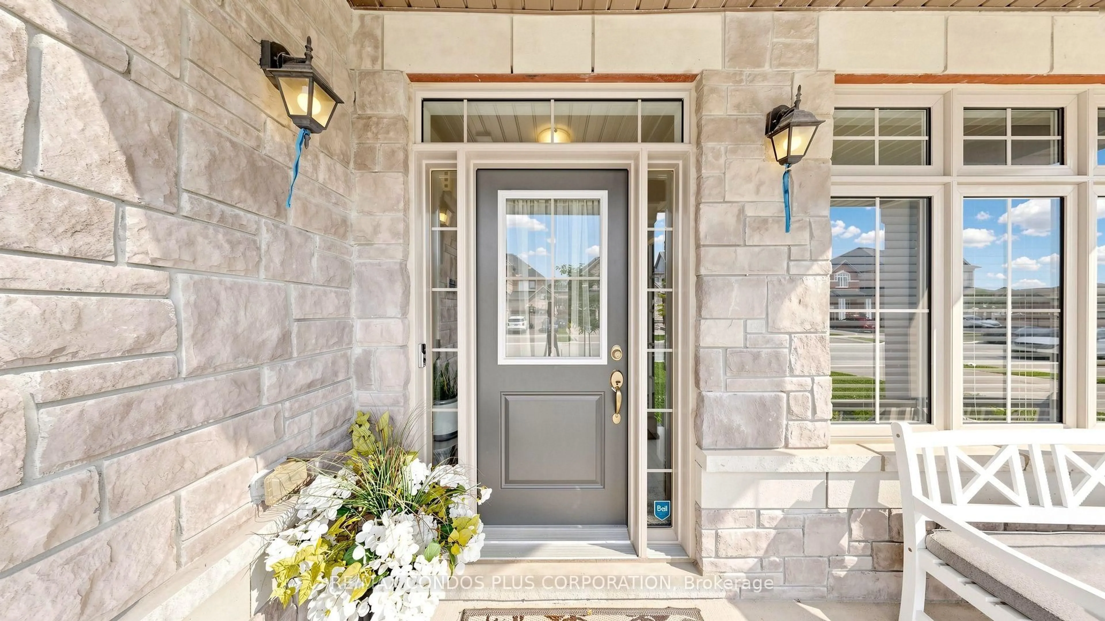 Indoor entryway for 951 Larter St, Innisfil Ontario L9S 0N4