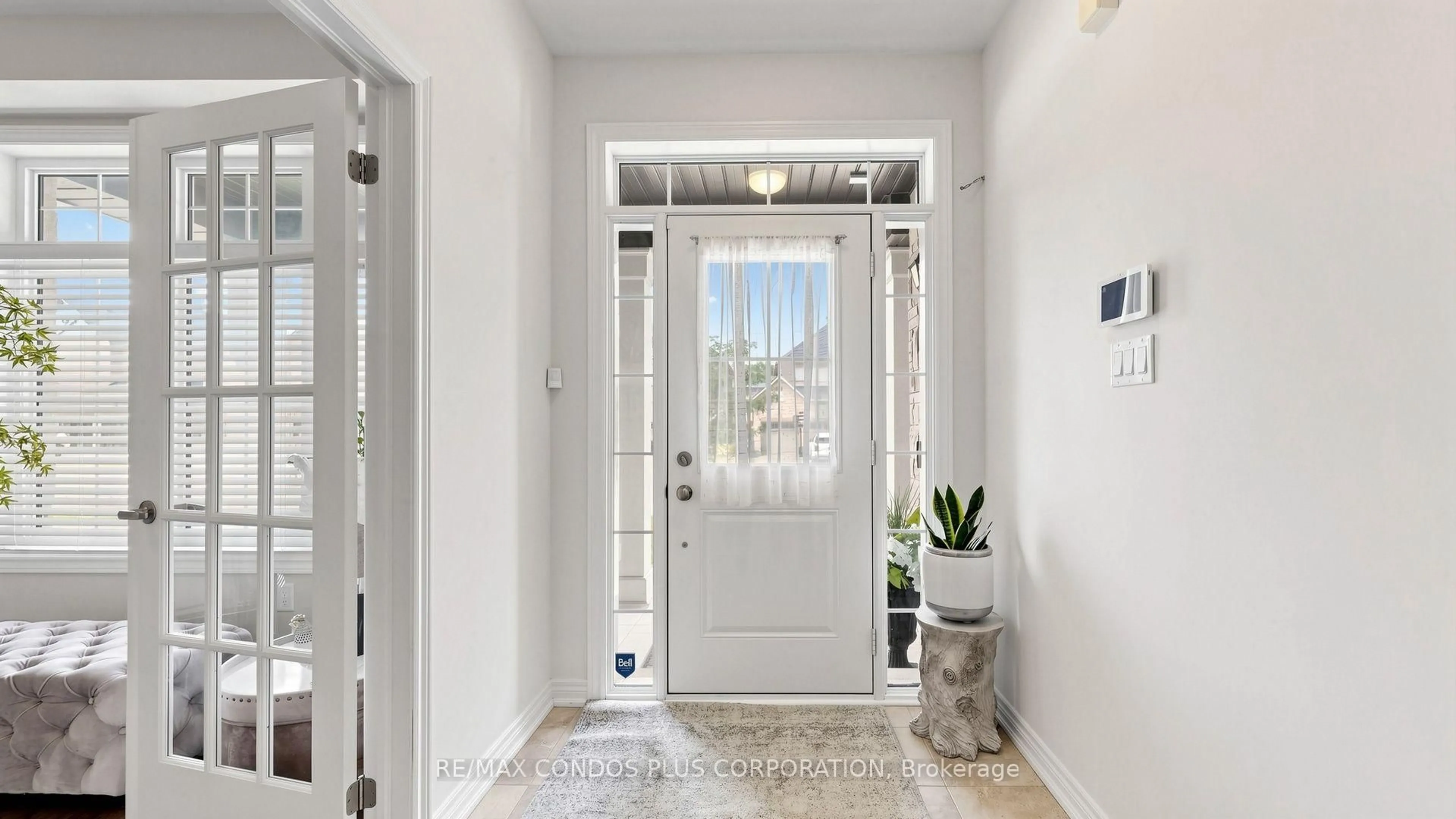 Indoor entryway for 951 Larter St, Innisfil Ontario L9S 0N4