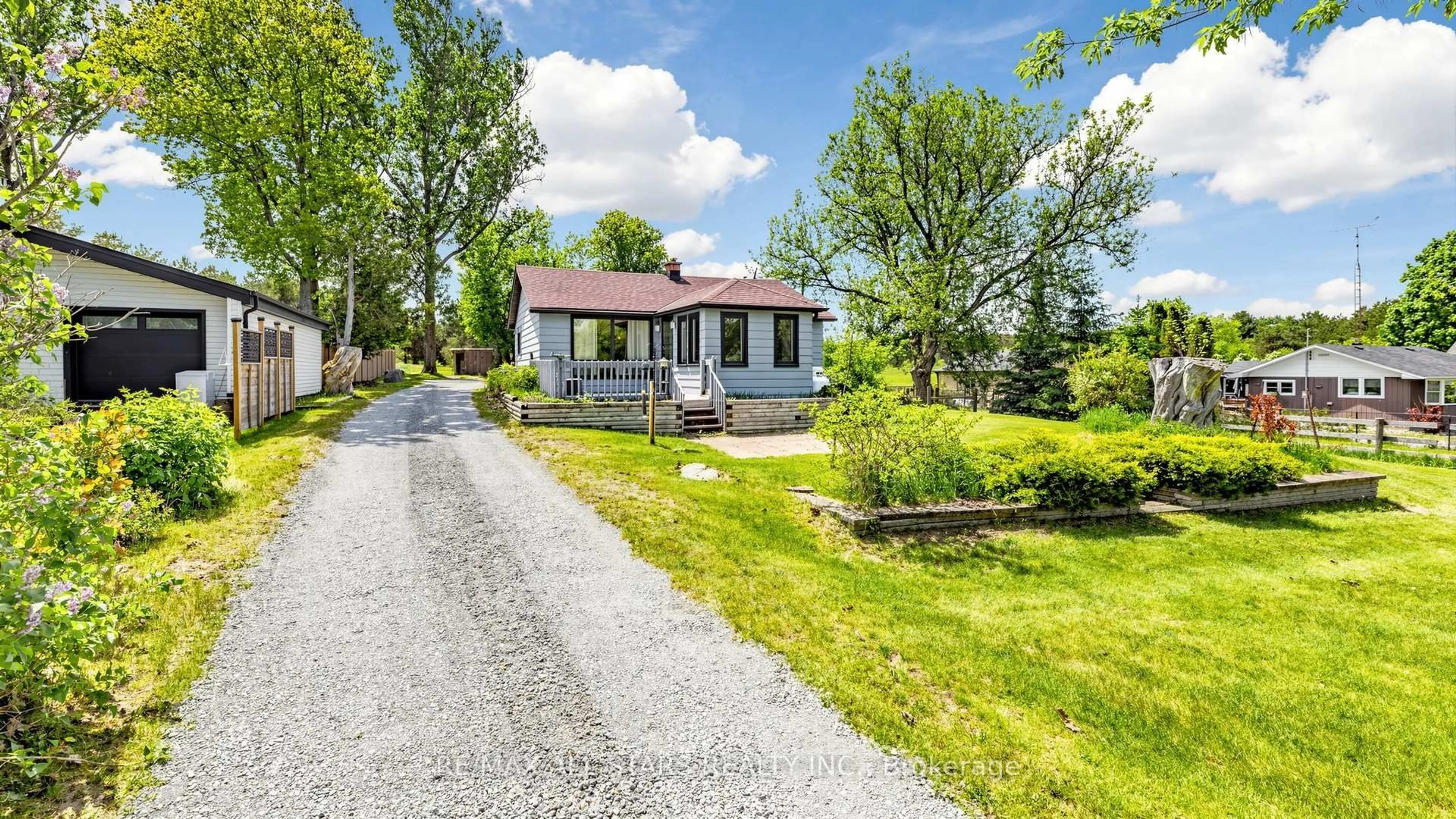 A pic from outside/outdoor area/front of a property/back of a property/a pic from drone, street for 5500 Highway 47, Uxbridge Ontario L9P 1R1