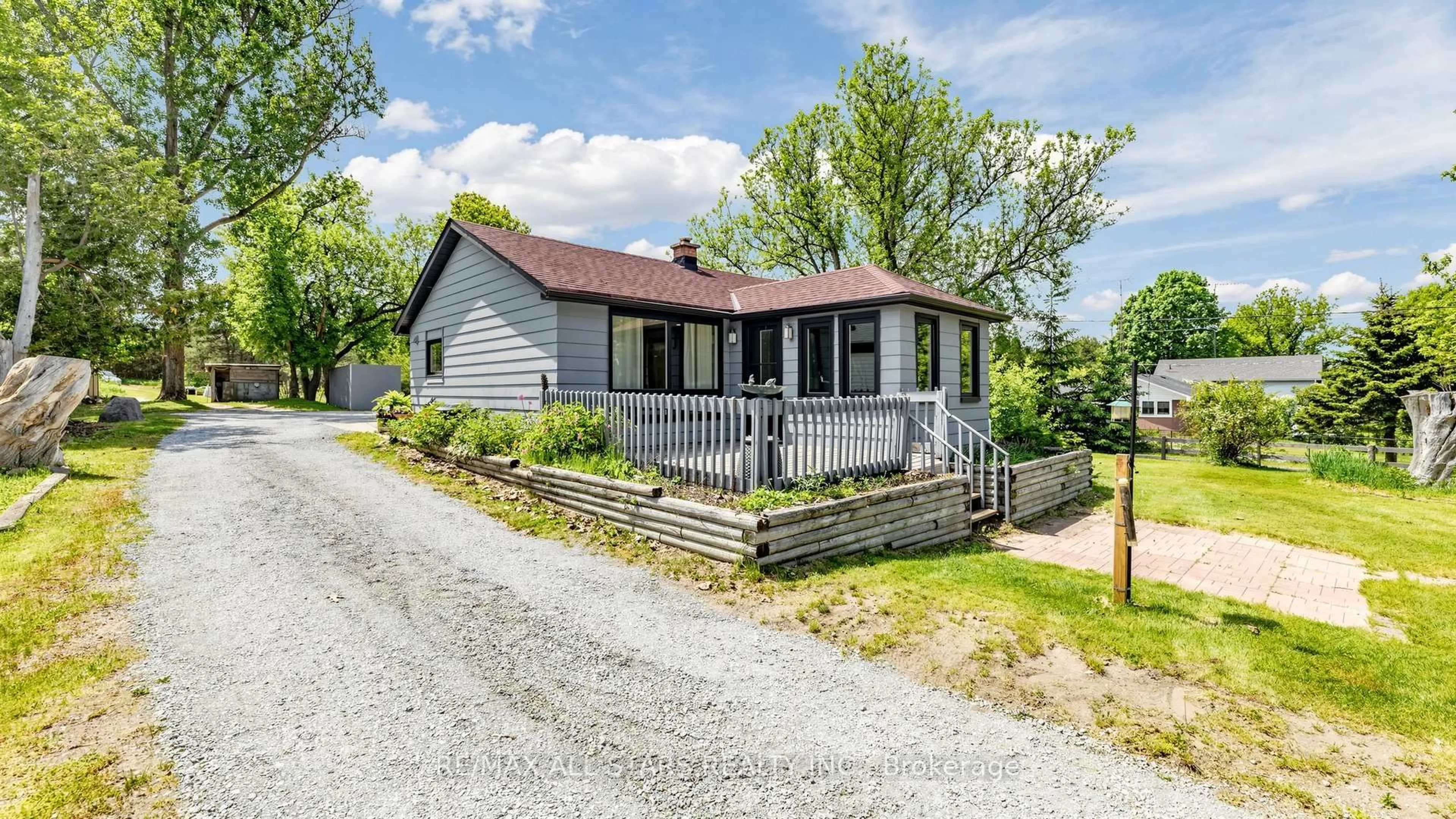 A pic from outside/outdoor area/front of a property/back of a property/a pic from drone, street for 5500 Highway 47, Uxbridge Ontario L9P 1R1