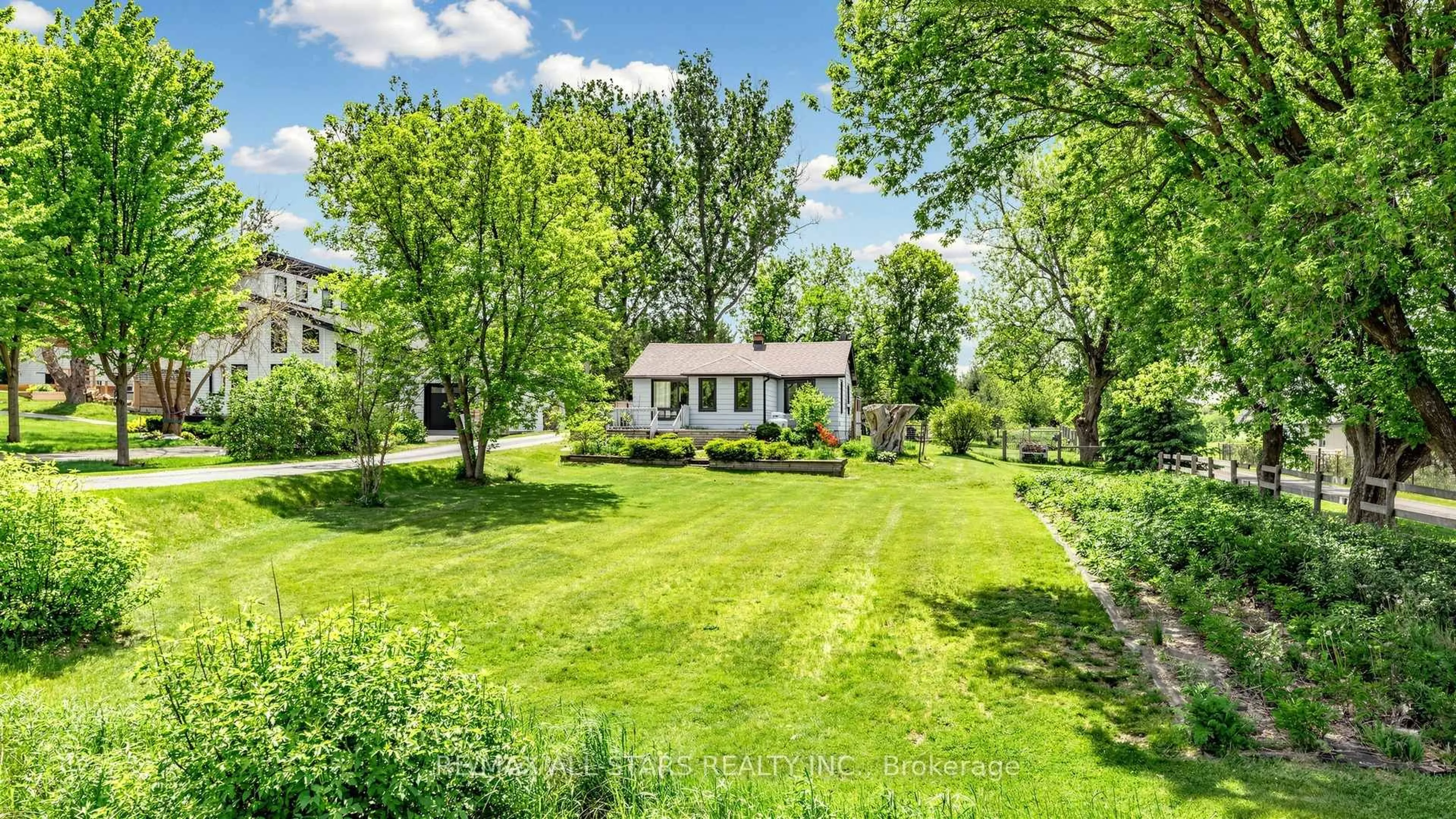 A pic from outside/outdoor area/front of a property/back of a property/a pic from drone, street for 5500 Highway 47, Uxbridge Ontario L9P 1R1