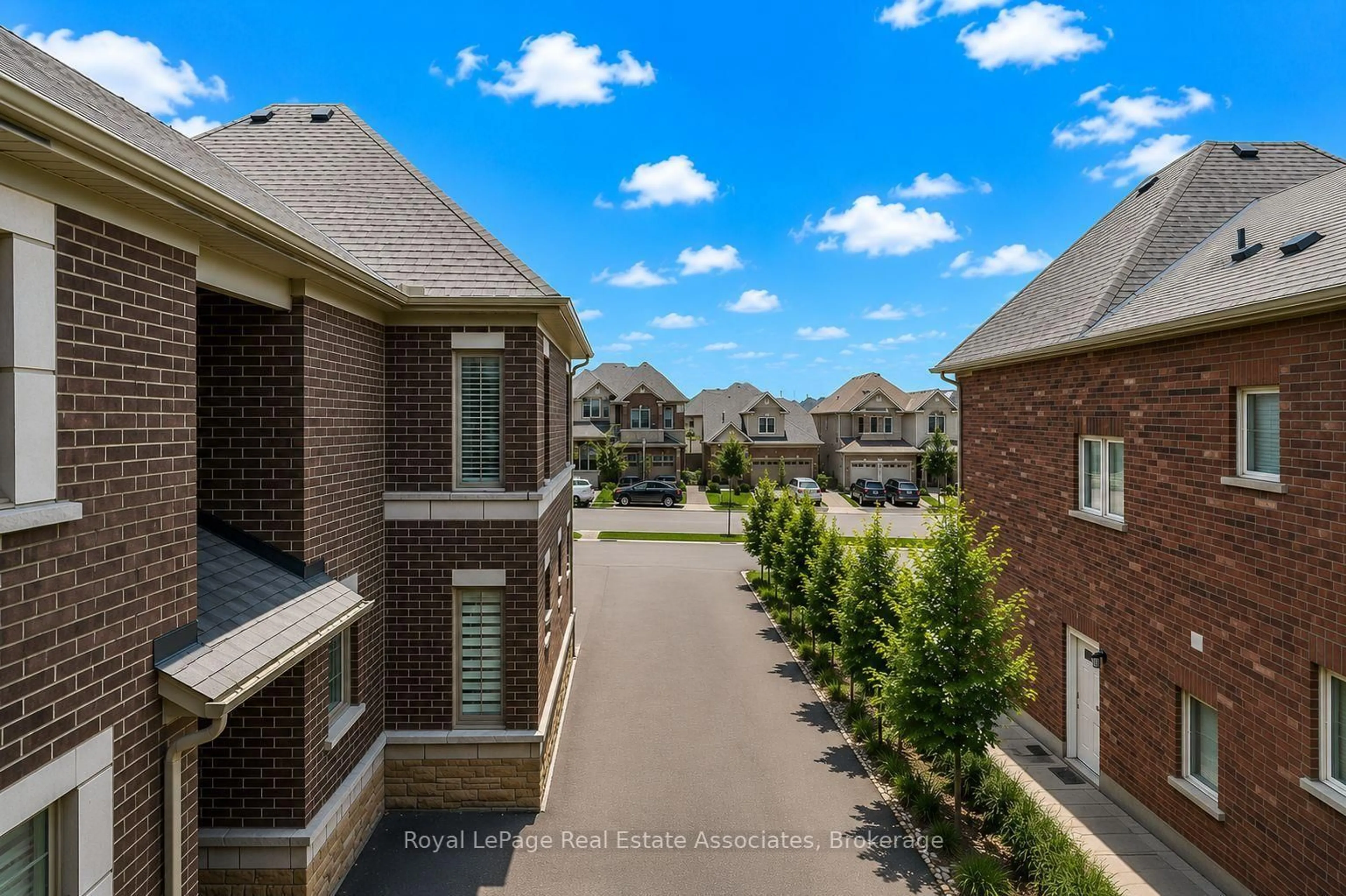 A pic from outside/outdoor area/front of a property/back of a property/a pic from drone, unknown for 24 Burke St, New Tecumseth Ontario L9R 0N6